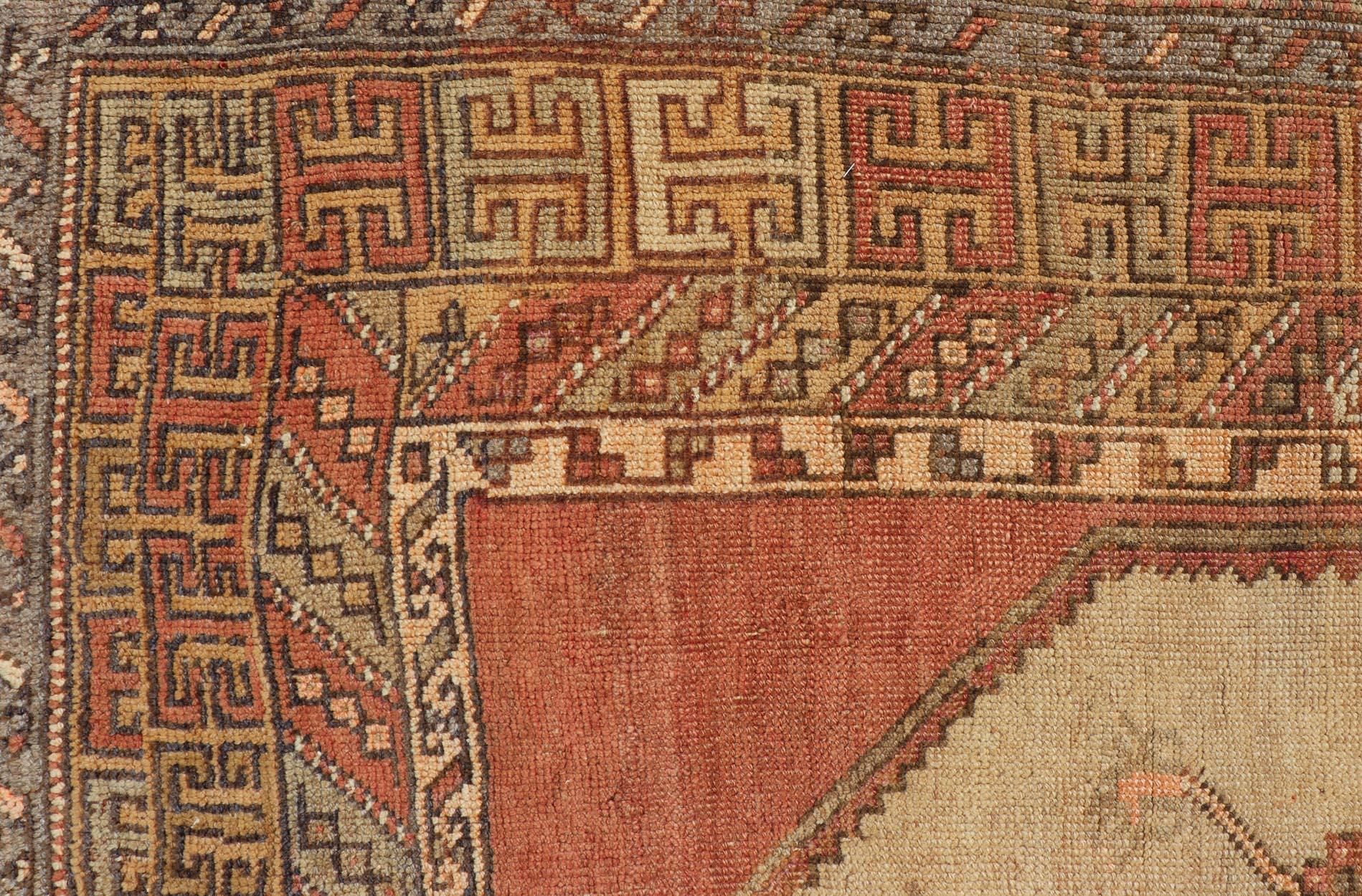 20ième siècle Tapis Vintage Turc Gallery Kars avec Crème Douce et Terracotta 5'5