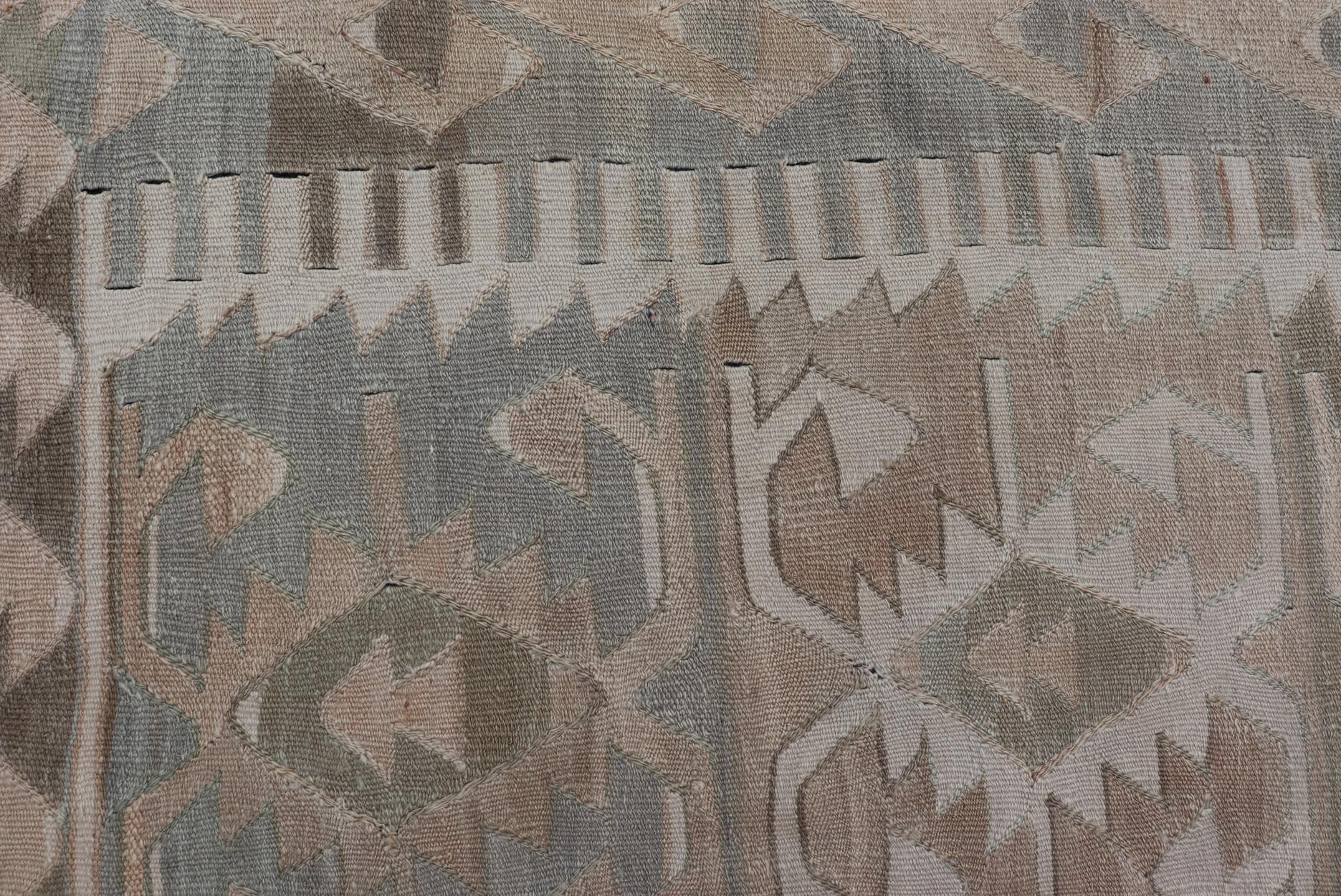 Turc Tapis Kilim turc vintage à motifs géométriques tribaux terreux 5'4 x 11'3 en vente