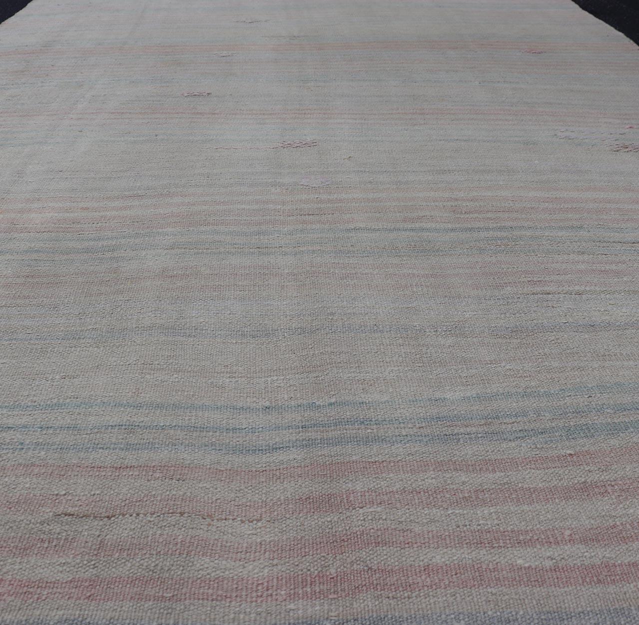 Turco Vintage Rug & Kilim turco a strisce morbide e pastello 6'10 x 11'6 in vendita