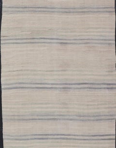 Antiker türkischer Galerie-Kelim mit Streifen in zartem Creme, Hellblau und Salbeigrün