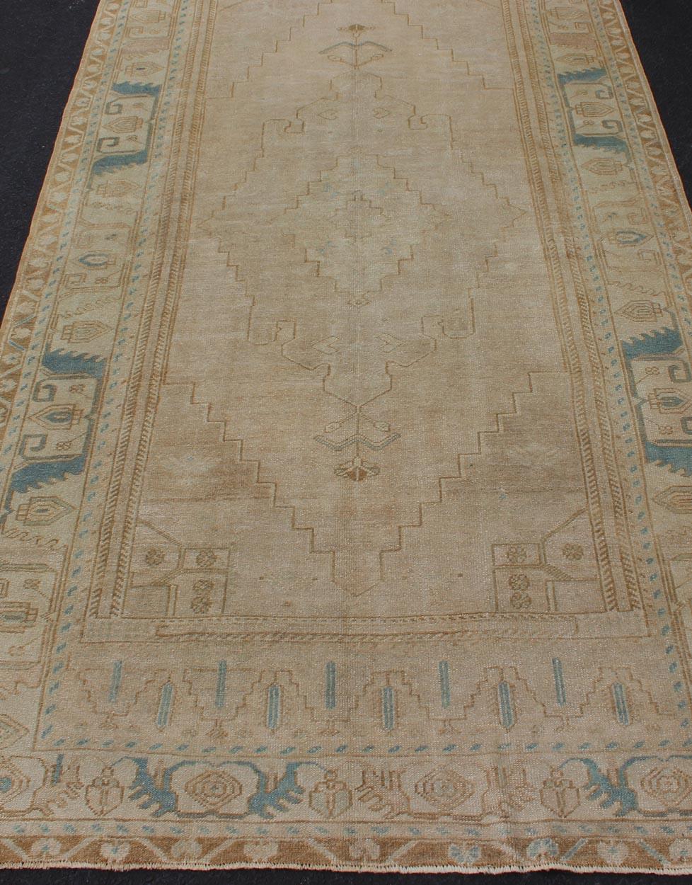 Vintage Turkish Gallery Rug in Earth Tones & Light Brown with Medallions  In Good Condition For Sale In Atlanta, GA