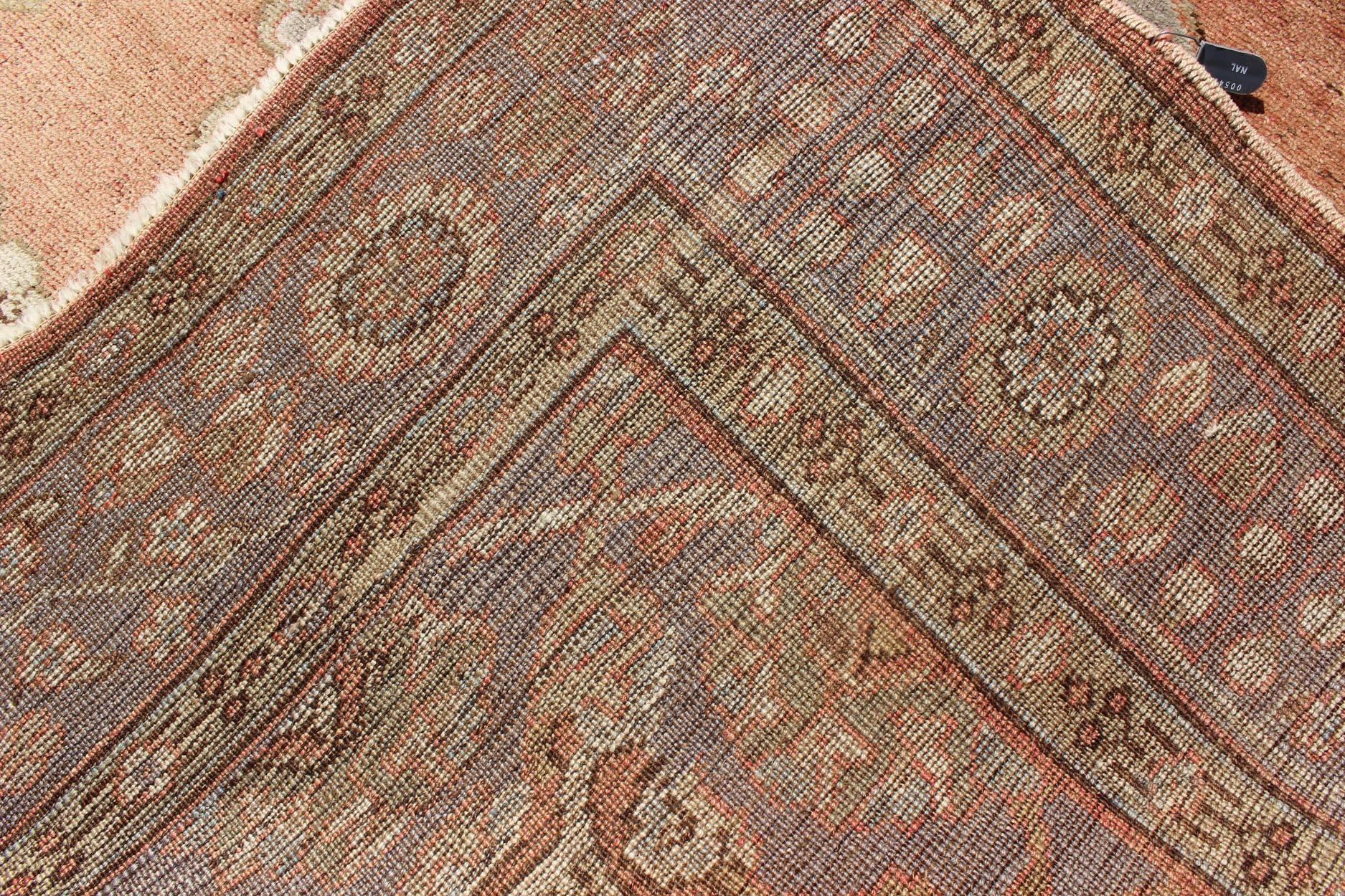 Alfombra turca vintage de galería con tres medallones florales en naranja quemado y gris siglo XX en venta