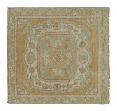Vintage Turkish Gift-Sized Rug with Soft Ivory Medallion Design - Rug & Kilim
