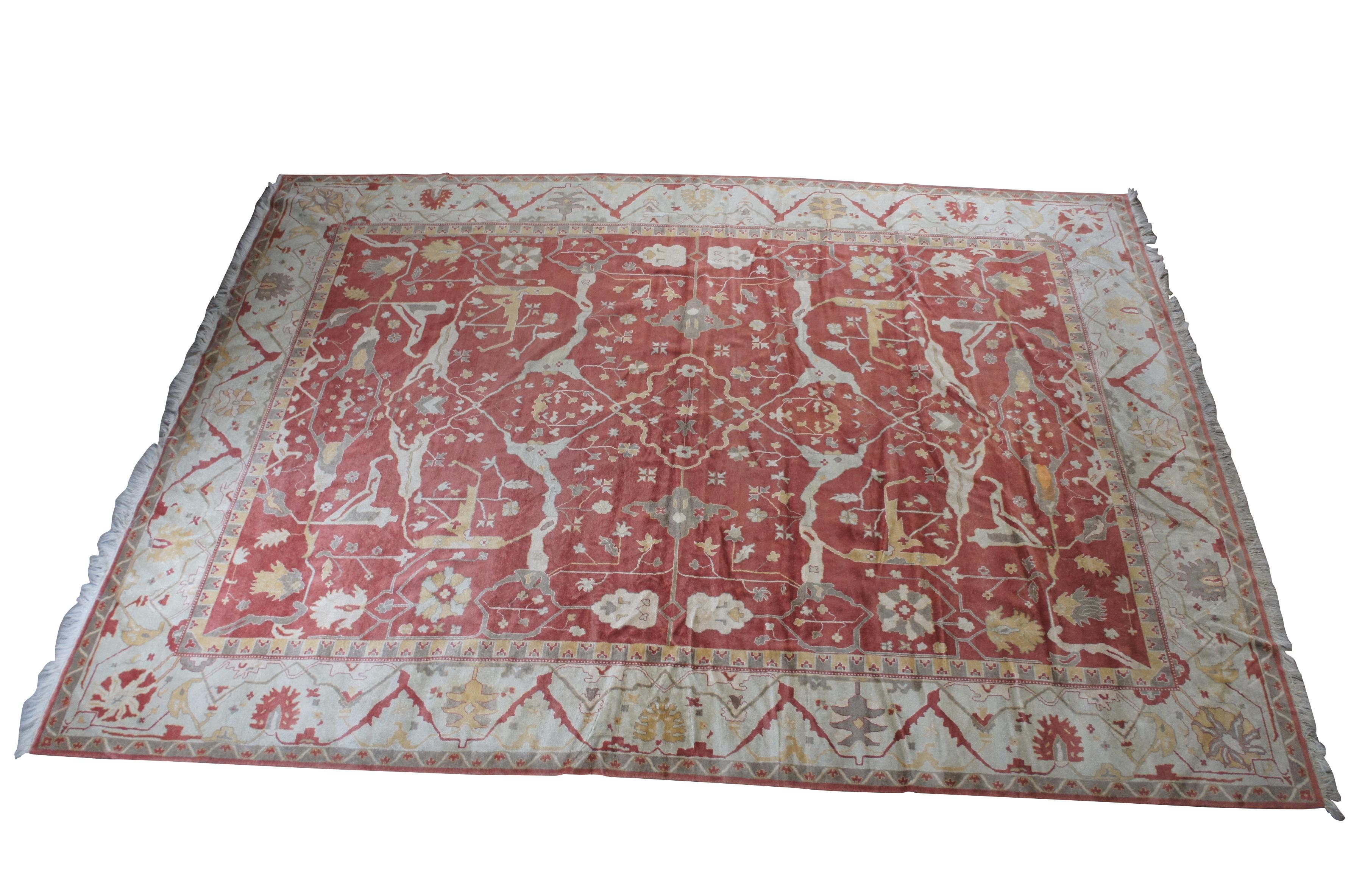 Un enorme tappeto turco Oushak della fine del XX secolo.  Realizzato a mano in 100% lana con vello beige e rosso e motivo geometrico.  

Dimensioni:
144