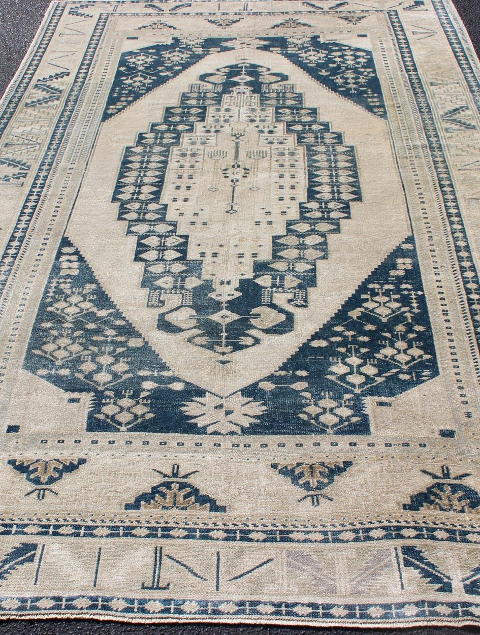 Vintage Turkish Hand Knotted Oushak Rug with Central Medallion in Blue and Cream In Good Condition For Sale In Atlanta, GA
