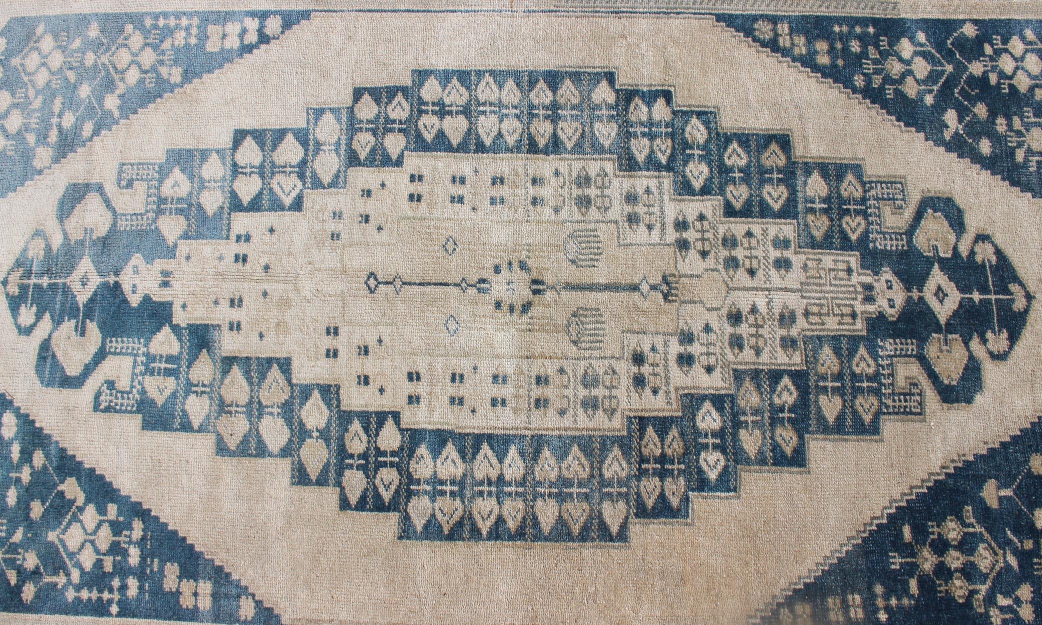 Vintage Turkish Hand Knotted Oushak Rug with Central Medallion in Blue and Cream For Sale 1