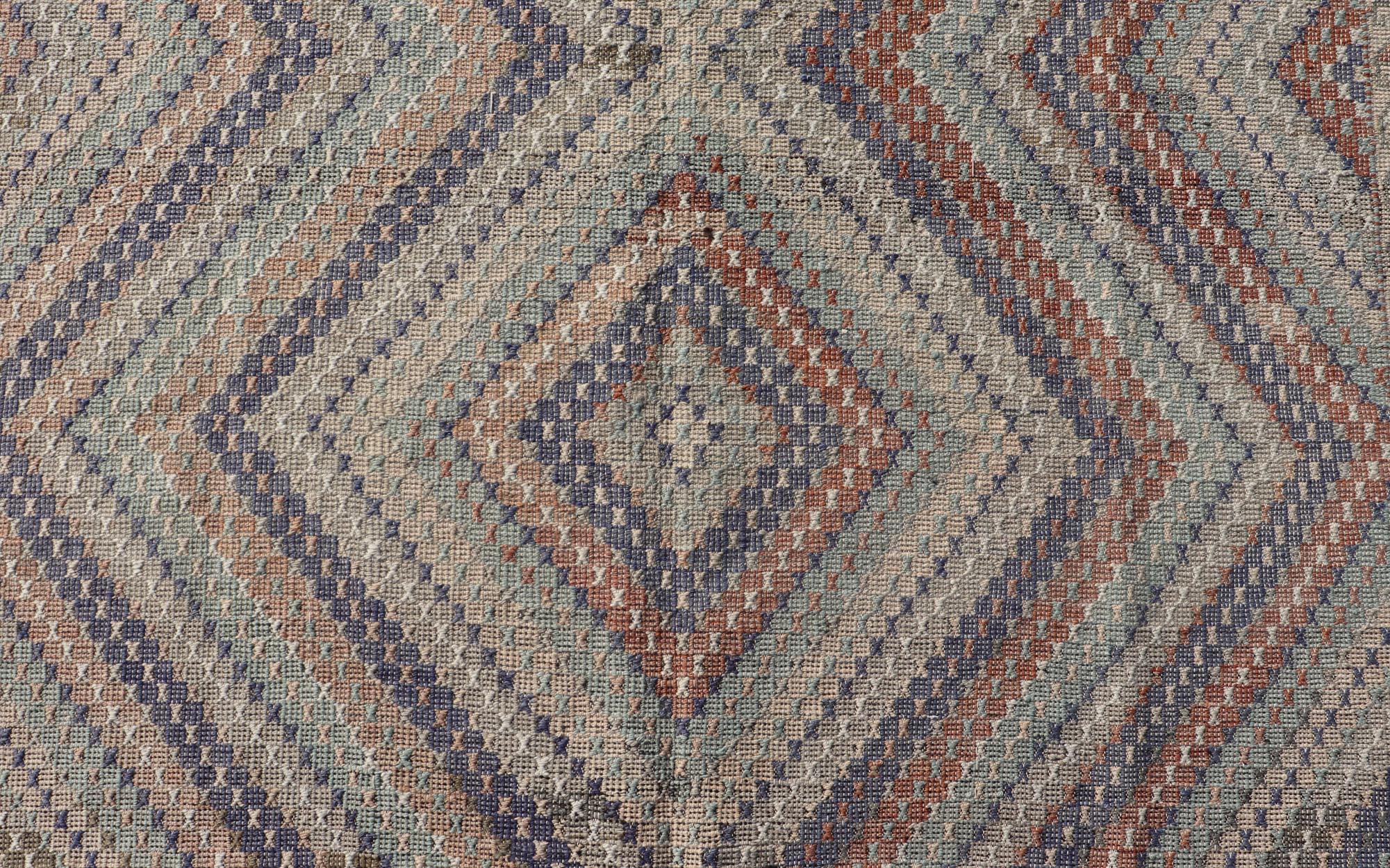Tessuto a mano Tappeto turco vintage Rug & Kilim ricamato a mano con disegno a diamante in vendita