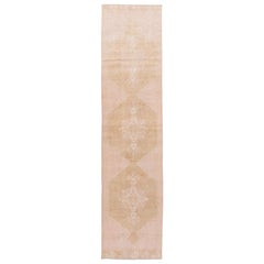 Vintage Turkish Handmade Geometric Tan Wool Runner (Chemin de table géométrique en laine)