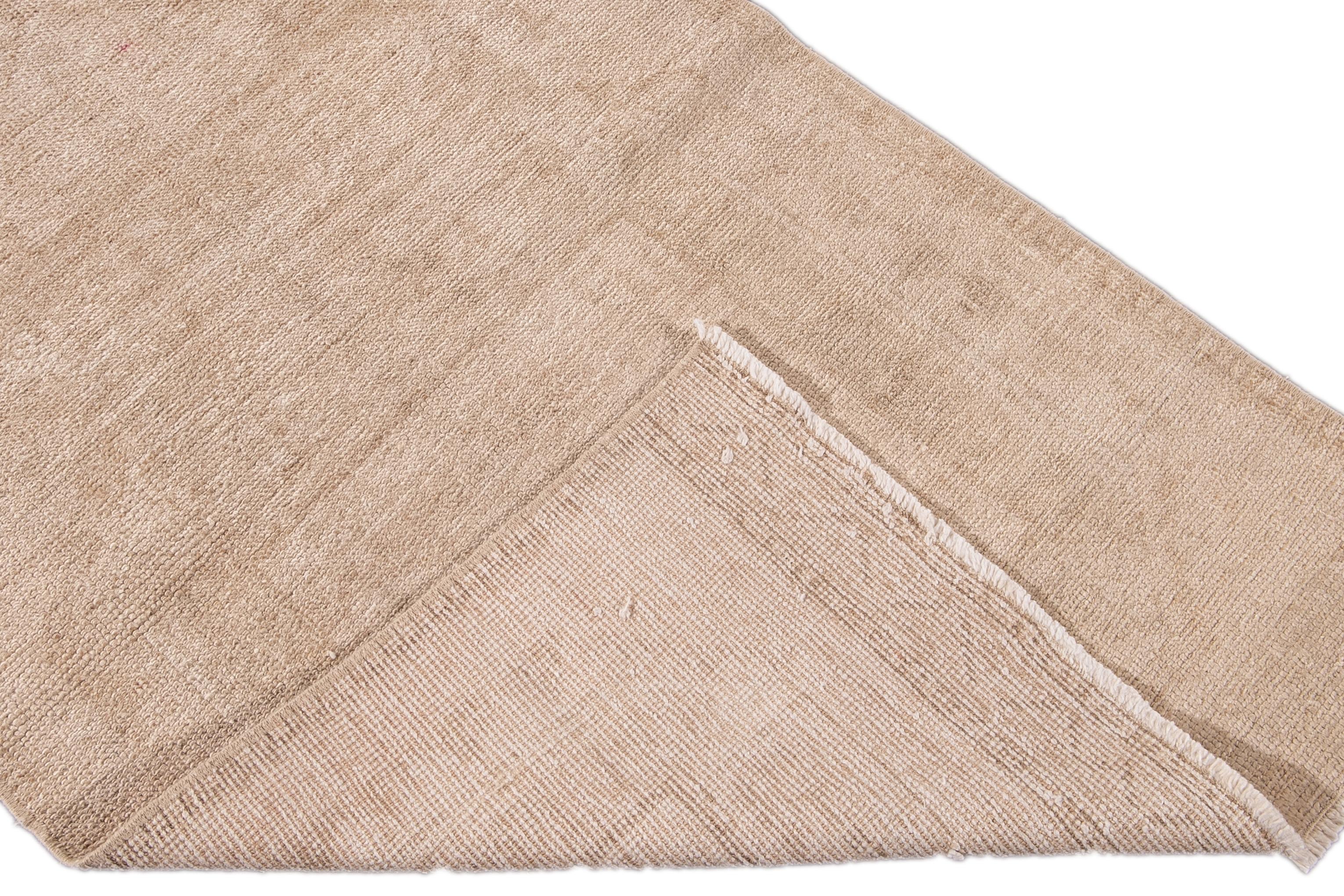 Beautiful vintage Turkish hand knotted wool rug with a nude field. This rug has ivory accents in a gorgeous all-over geometric tribal design,

This rug measures: 2'9