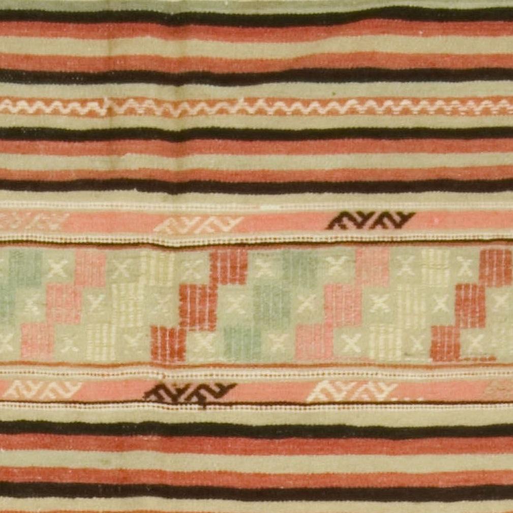 Vintage Turkish Handwoven Kilim Rug  5'4 x 9'5 For Sale 1