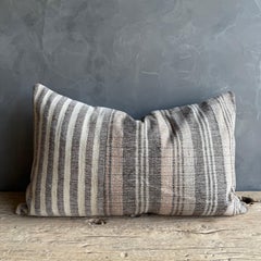 Coussin vintage en chanvre 18" x 28" avec garniture en duvet