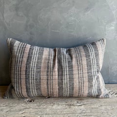 Coussin vintage en chanvre 18" x 28" avec garniture en duvet