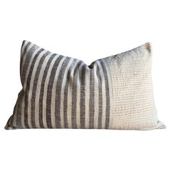 Coussin vintage en chanvre 18" x 29" avec garniture en duvet