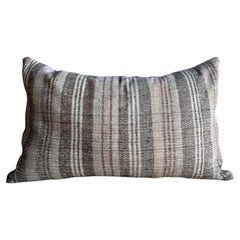 Almohada Alfombra Vintage Turca de Cáñamo 18" x 29" con Inserto de Plumón