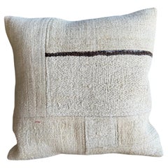 Vintage Turkish Hemp Rug Pillow 21" x 21" mit Dauneneinsatz