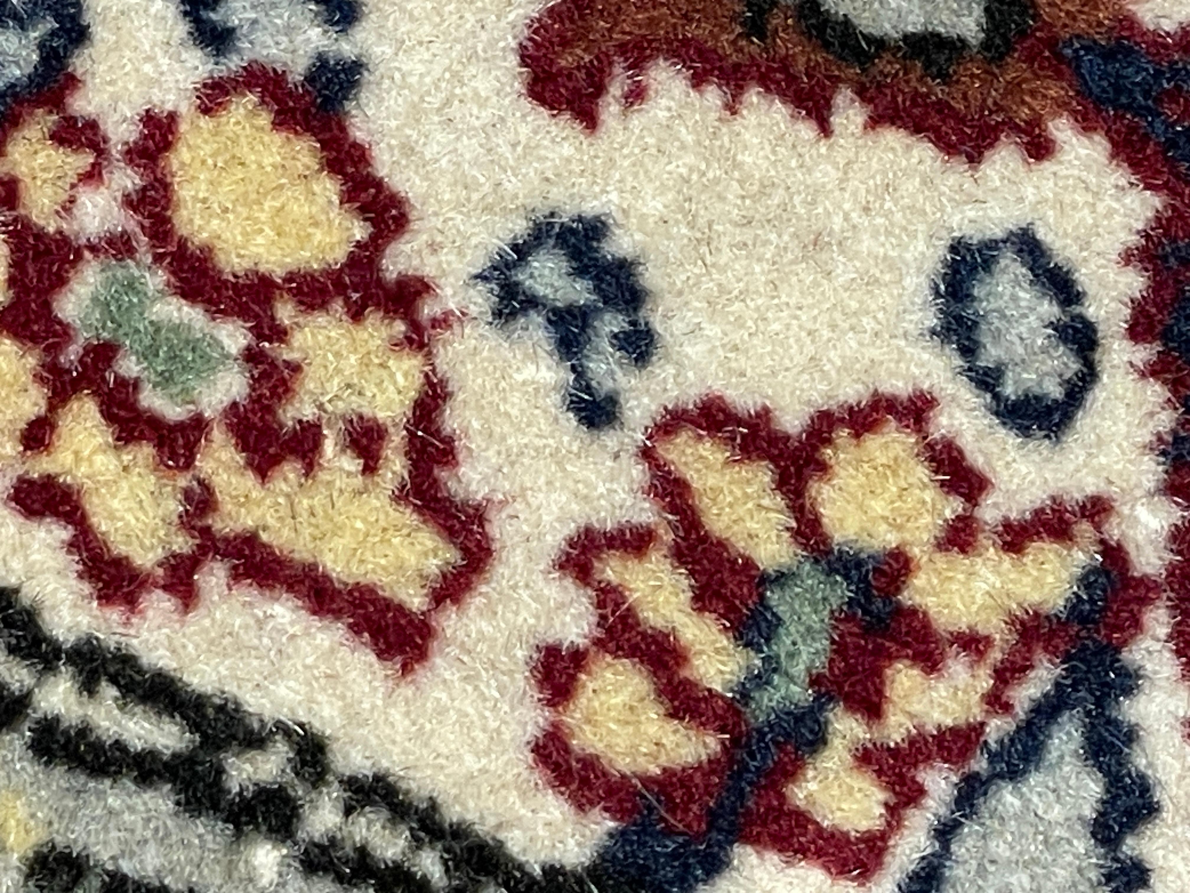 Türkischer Hereke-Teppich im Vintage-Stil, handgeknüpft mit Wassermelon-Design im Angebot 3