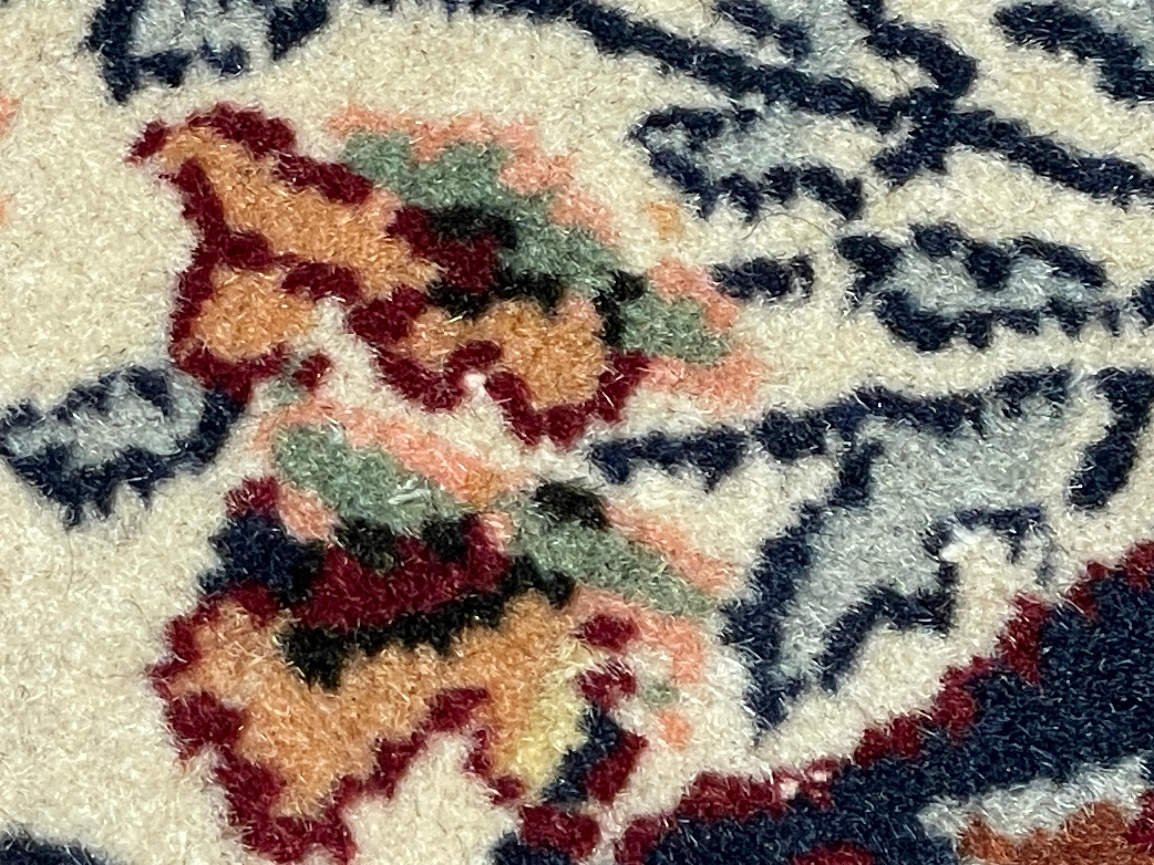 Türkischer Hereke-Teppich im Vintage-Stil, handgeknüpft mit Wassermelon-Design im Angebot 2