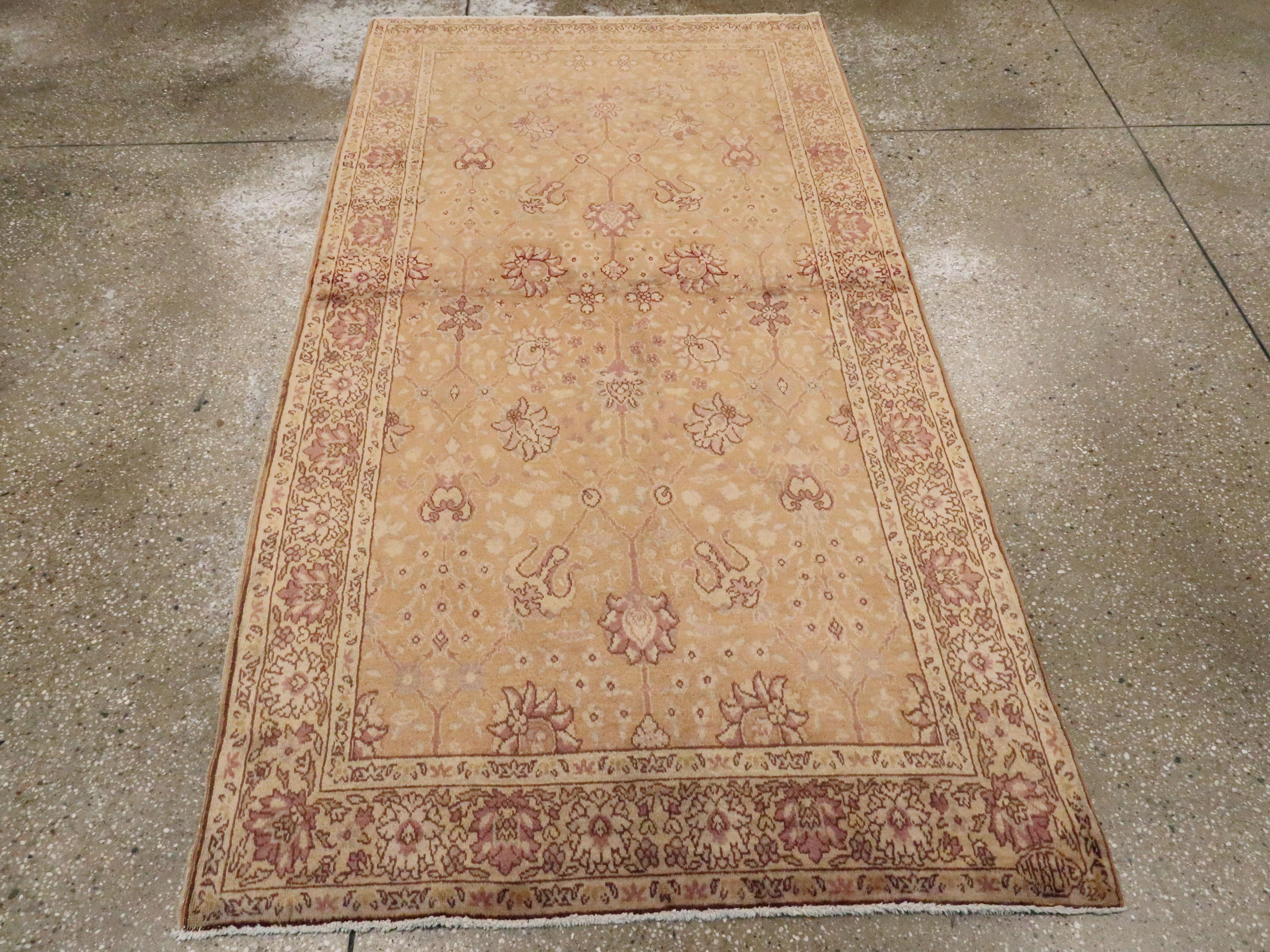 Vintage Turkish Herekeh Rug In Excellent Condition For Sale In New York, NY