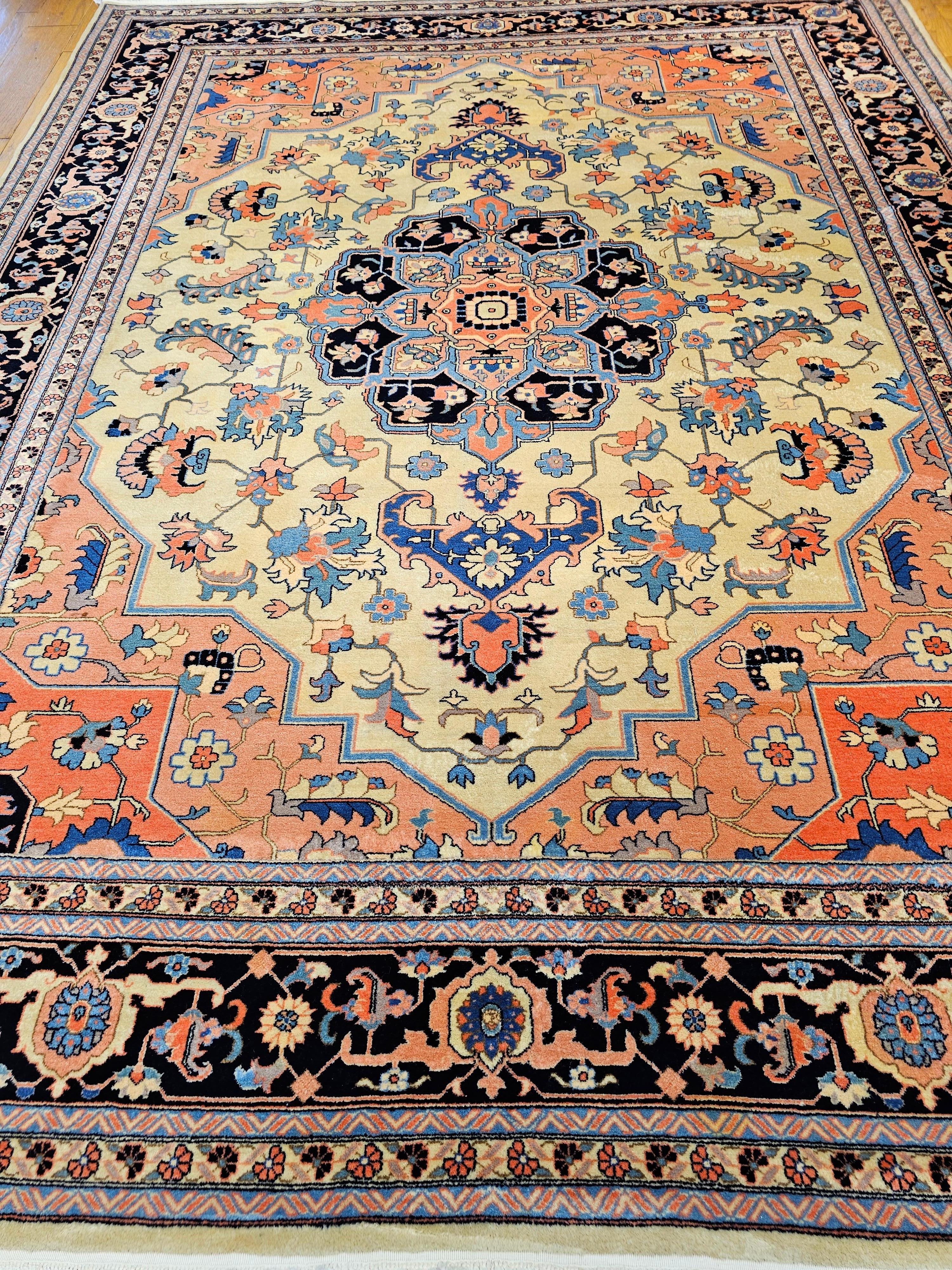 Persischer Täbris-Teppich in Heriz Serapi mit geometrischem Muster in Elfenbein, Marineblau, Rot, Vintage im Angebot 9