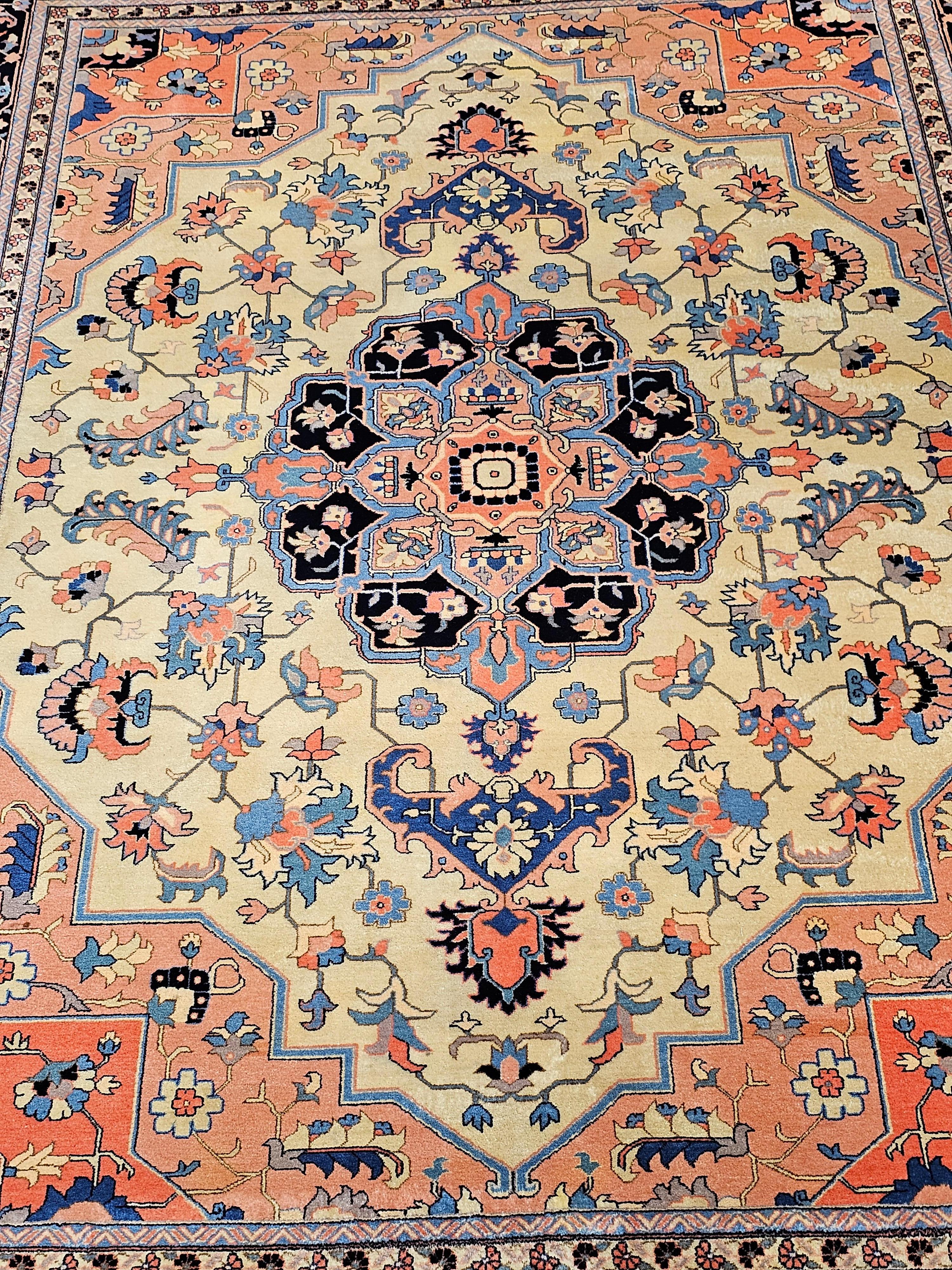 Persischer Täbris-Teppich in Heriz Serapi mit geometrischem Muster in Elfenbein, Marineblau, Rot, Vintage im Zustand „Gut“ im Angebot in Barrington, IL