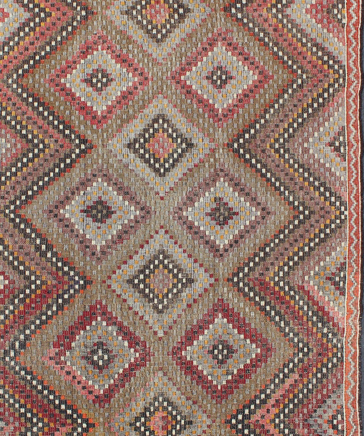 Vintage Turkish Embroidered Flat Weave with Diamond and Zig-Zag Pattern In Excellent Condition For Sale In Atlanta, GA