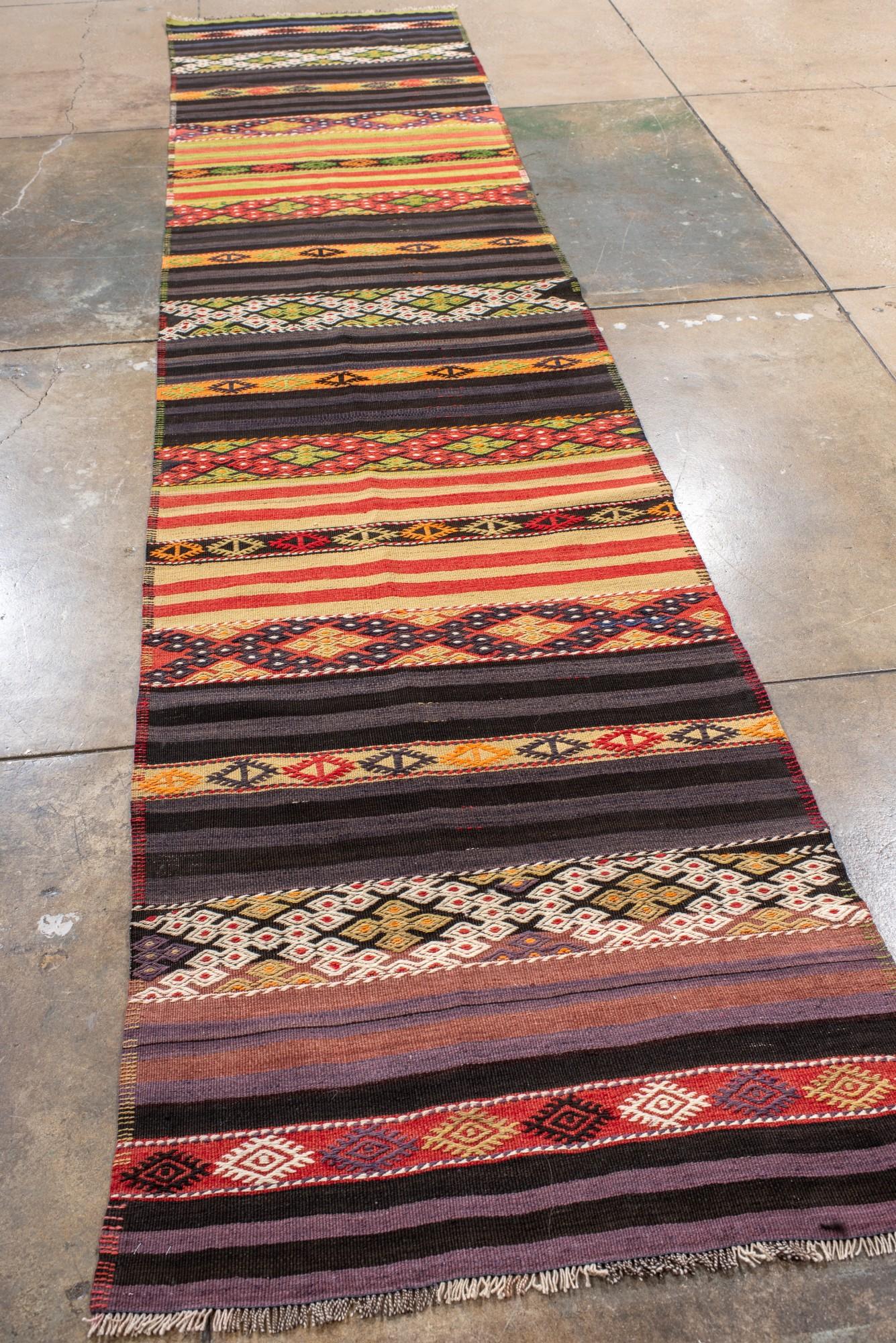 Turco Runner turco d'epoca con strisce tribali multicolore in vendita