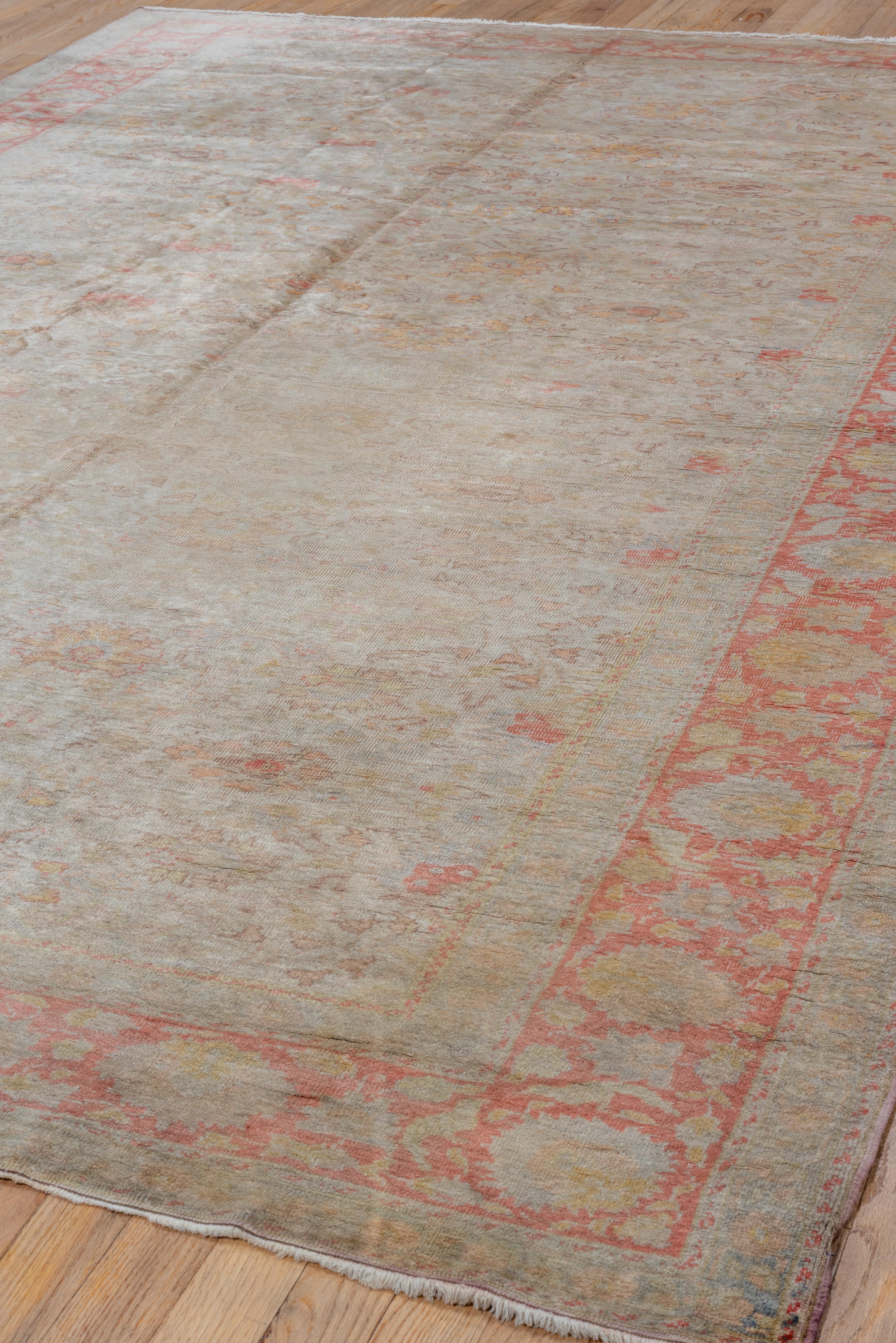 Türkischer Kaisary-Teppich im Vintage-Stil, weiche Palette, gelbe und rosa Akzente, Korallenbordüren (Mercerisiert) im Angebot
