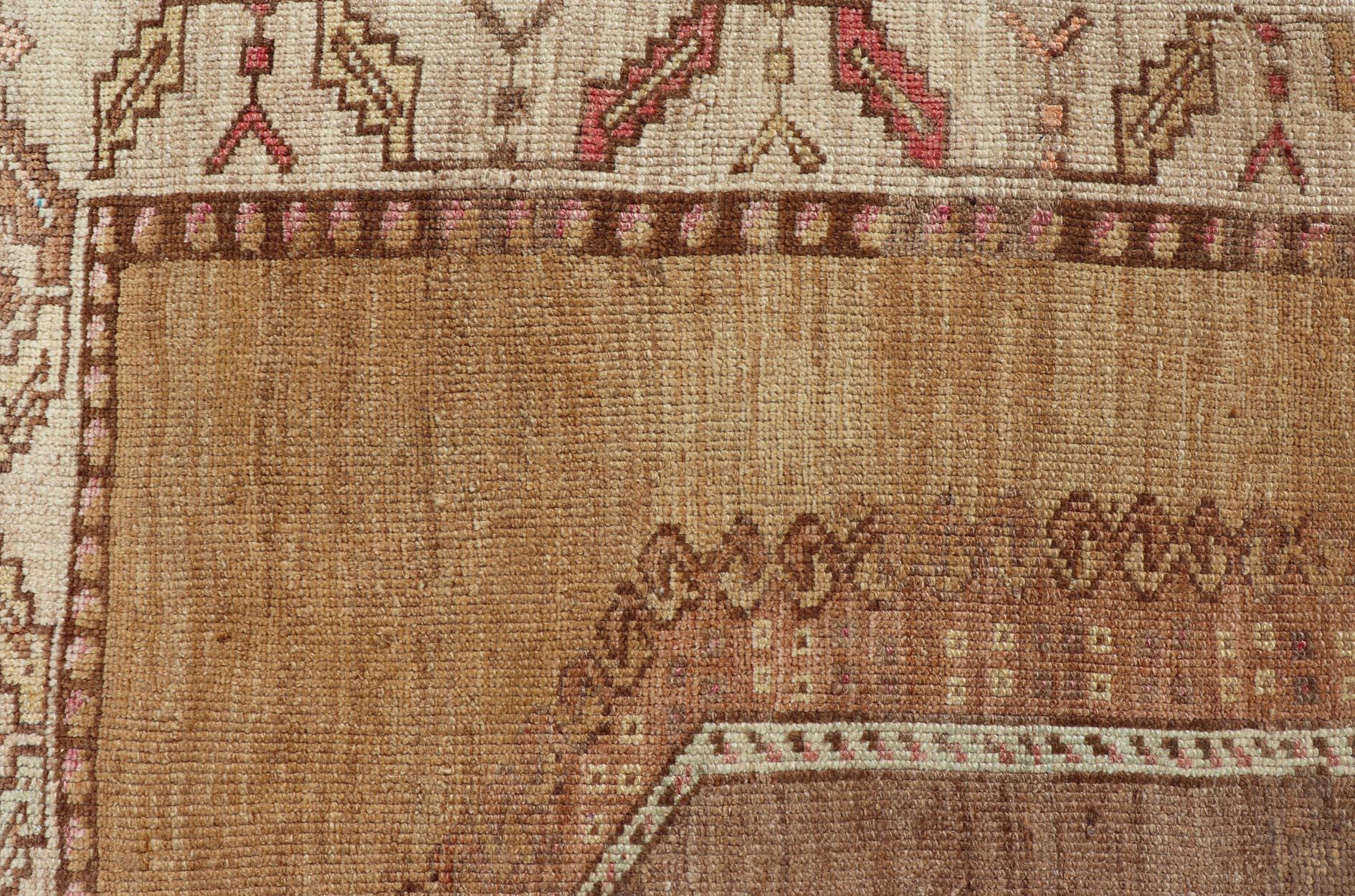 Türkischer Kars Gallery-Teppich im Vintage-Stil mit geometrischen Medaillons   6' 2 X 12' 10 im Angebot 8