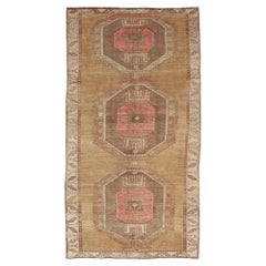 Türkischer Kars Gallery-Teppich im Vintage-Stil mit geometrischen Medaillons   6' 2 X 12' 10