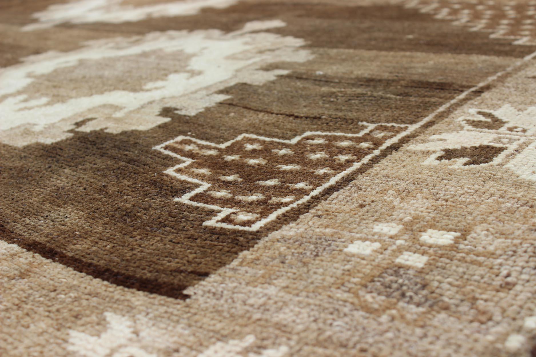 Noué à la main Vintage By Kars Gallery Runner with Soft Cream and Brown 6'8 x 14'10 en vente