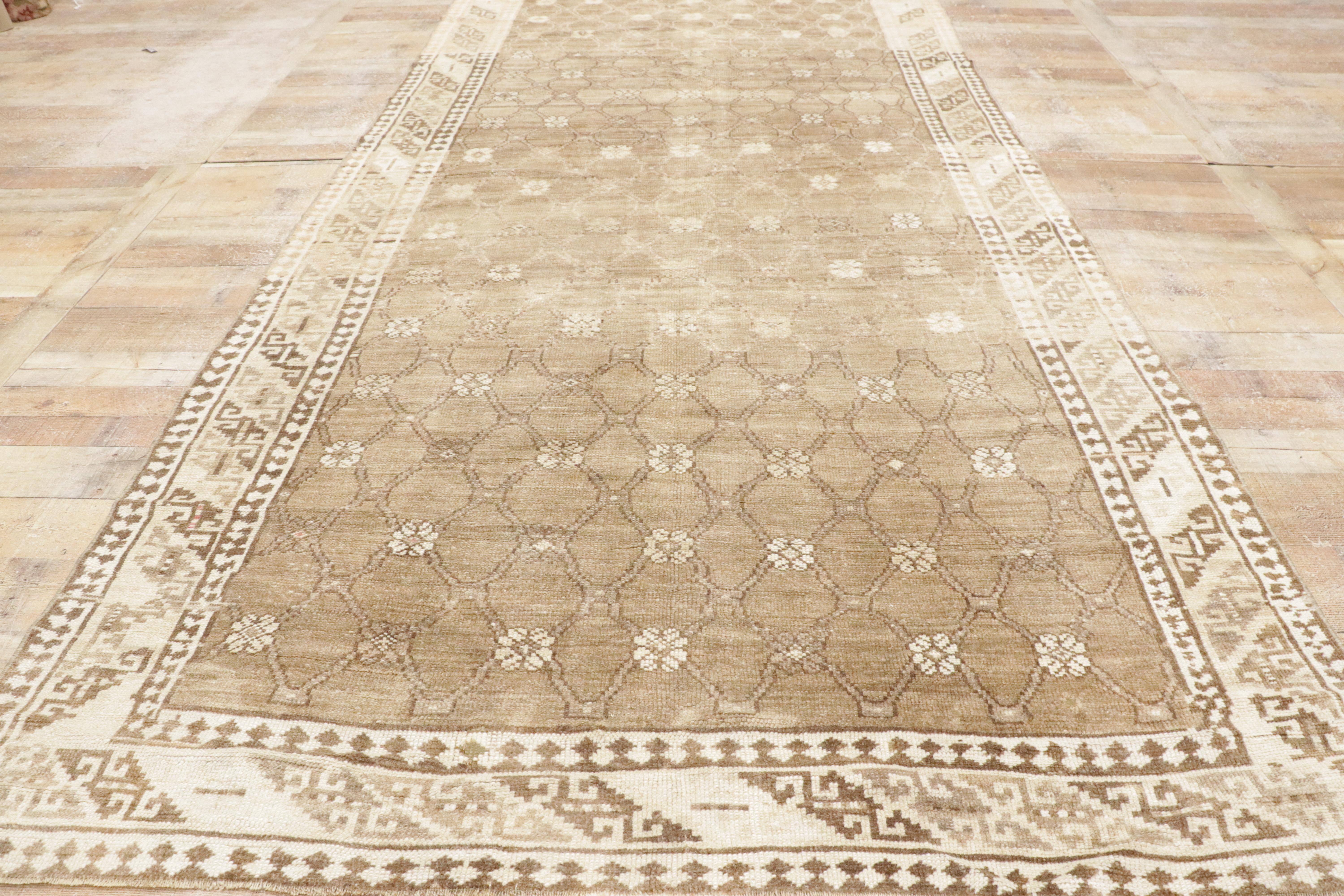 Alfombra turca vintage de Kars: la elegancia de los tonos tierra se une al romanticismo nómada en venta 7