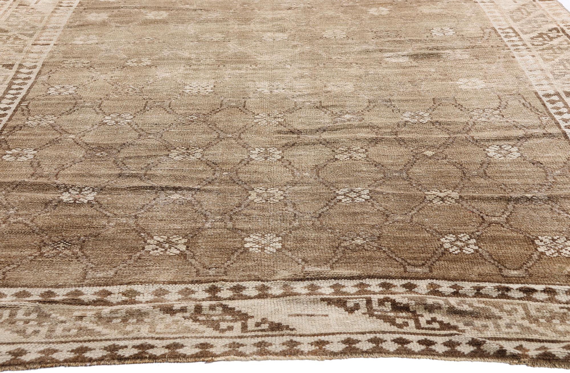 Alfombra turca vintage de Kars: la elegancia de los tonos tierra se une al romanticismo nómada Turco en venta