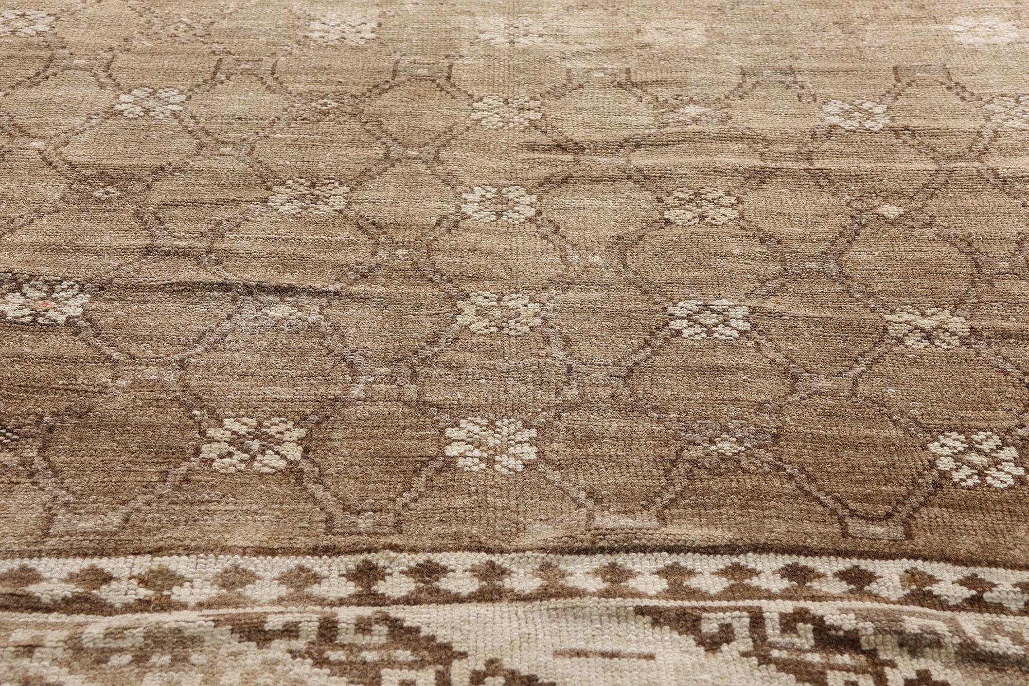 Alfombra turca vintage de Kars: la elegancia de los tonos tierra se une al romanticismo nómada Anudado a mano en venta