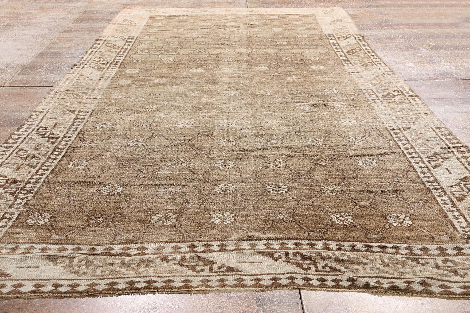Alfombra turca vintage de Kars: la elegancia de los tonos tierra se une al romanticismo nómada en venta 1