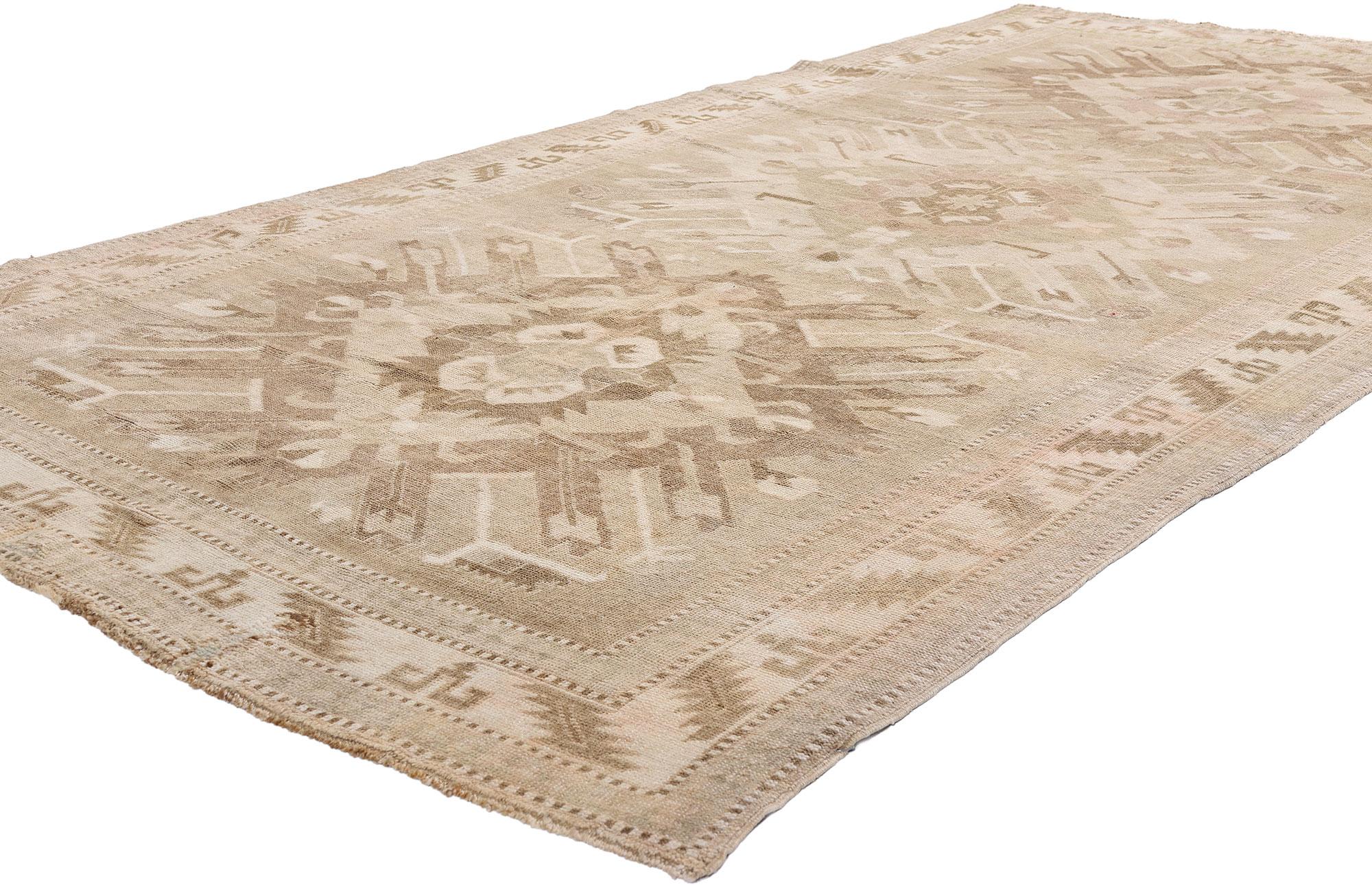Alfombra turca vintage de Kars, la elegancia de los tonos tierra se une al encanto tribal en venta 3