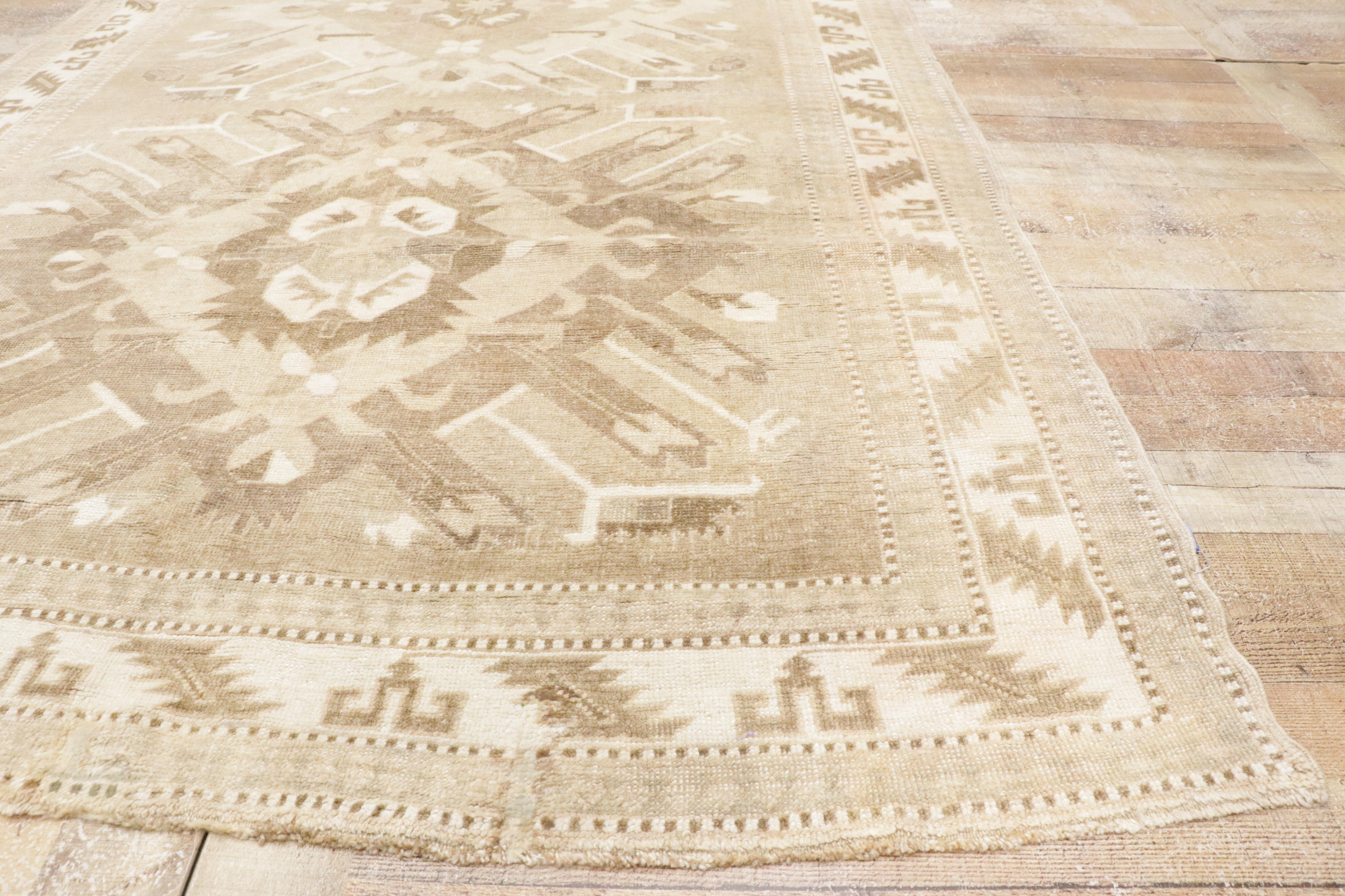 Alfombra turca vintage de Kars, la elegancia de los tonos tierra se une al encanto tribal en venta 10