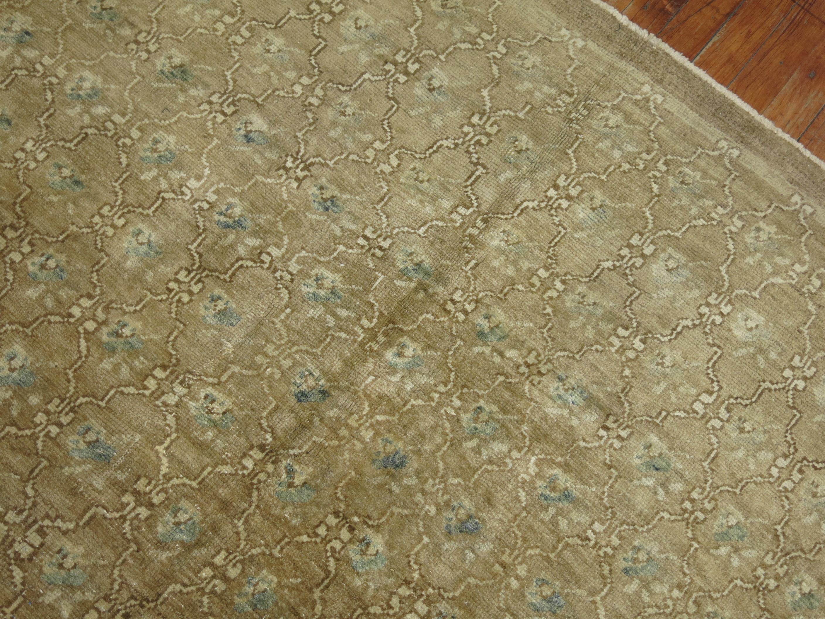 Brown Off White Vintage Turkish Rug In Good Condition For Sale In New York, NY