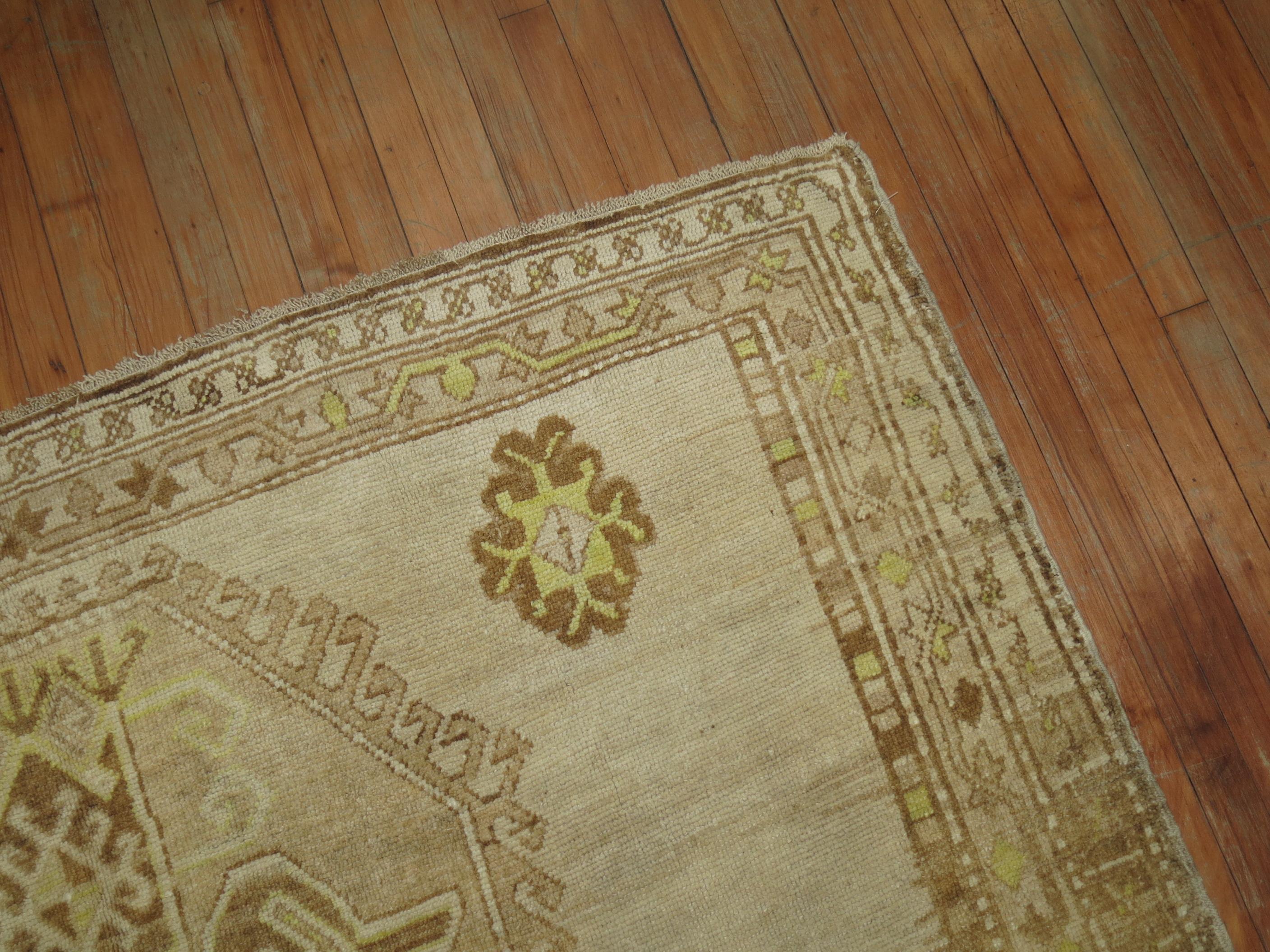 Vintage Turkish Kars Rug In Excellent Condition For Sale In New York, NY