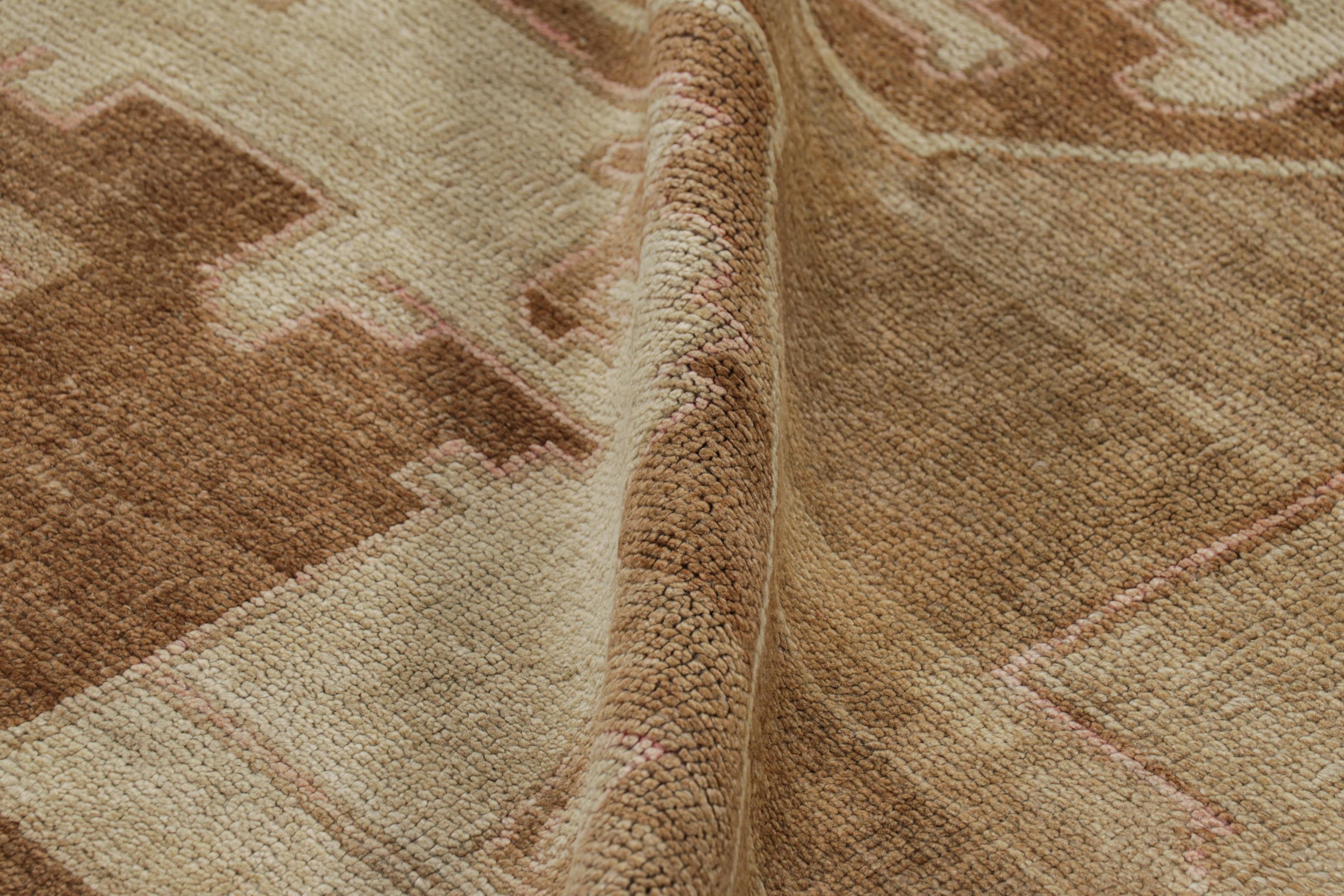 Türkischer Kars-Teppich in Beige-Braun mit geometrischen Medaillons  Rug & Kilim im Angebot 1