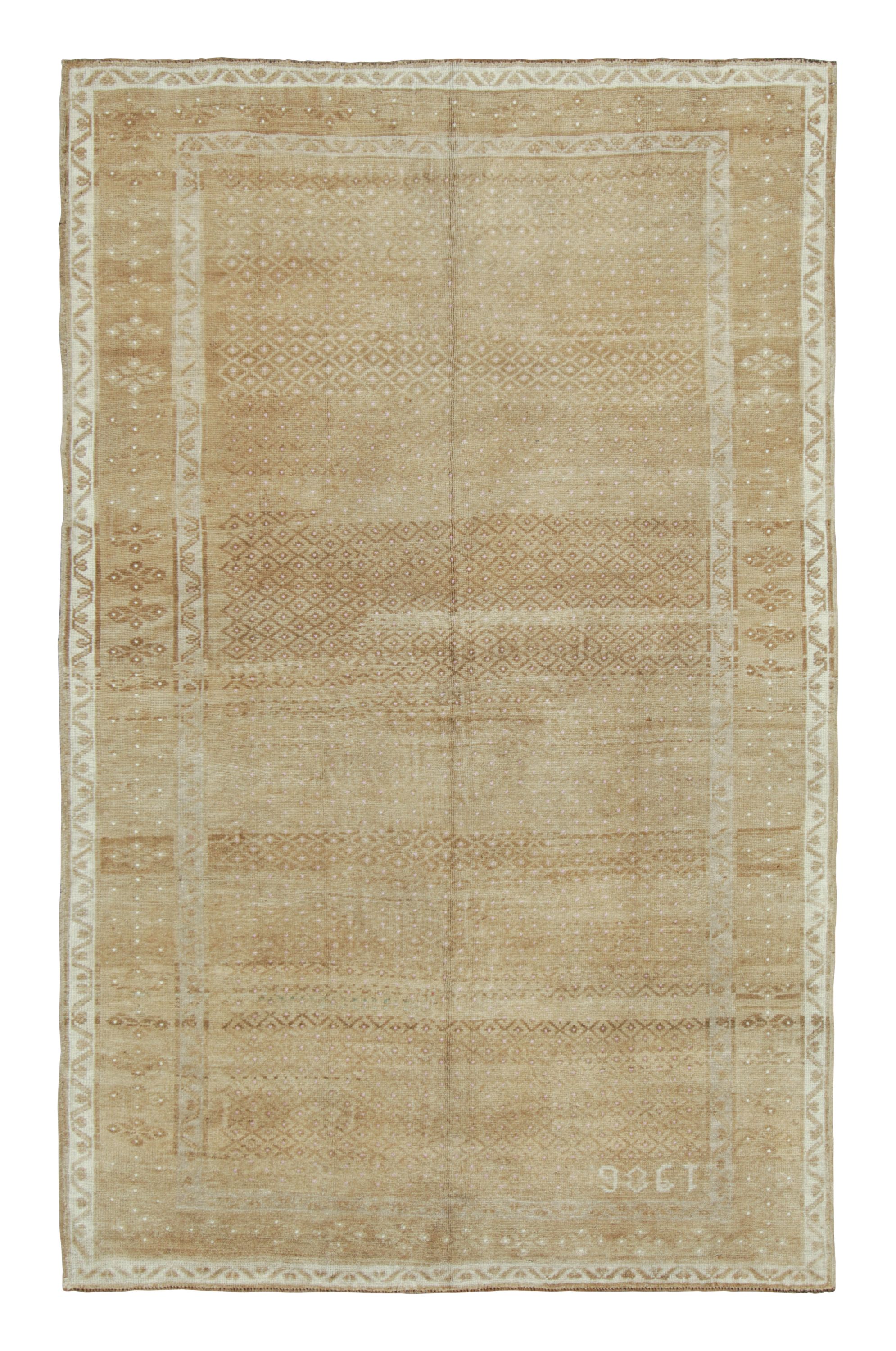 Vintage Turkish Kars Rug in Beige with Subtle Geometric Motifs - Rug & Kilim