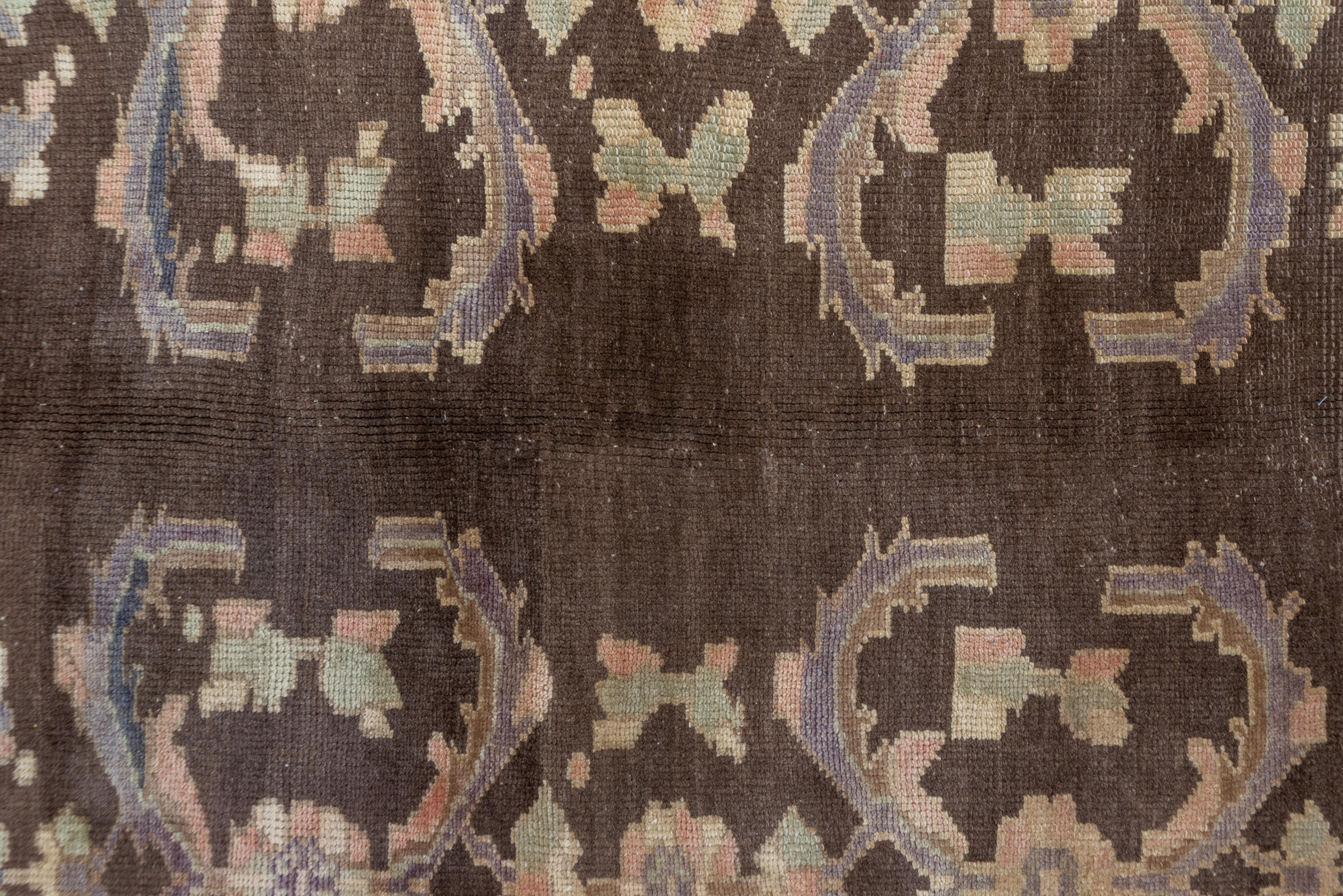 Türkischer Kars-Teppich im Vintage-Stil, lavendelfarbene Bordüre, lavendelfarbene und hellgrüne Akzente im Zustand „Gut“ in New York, NY