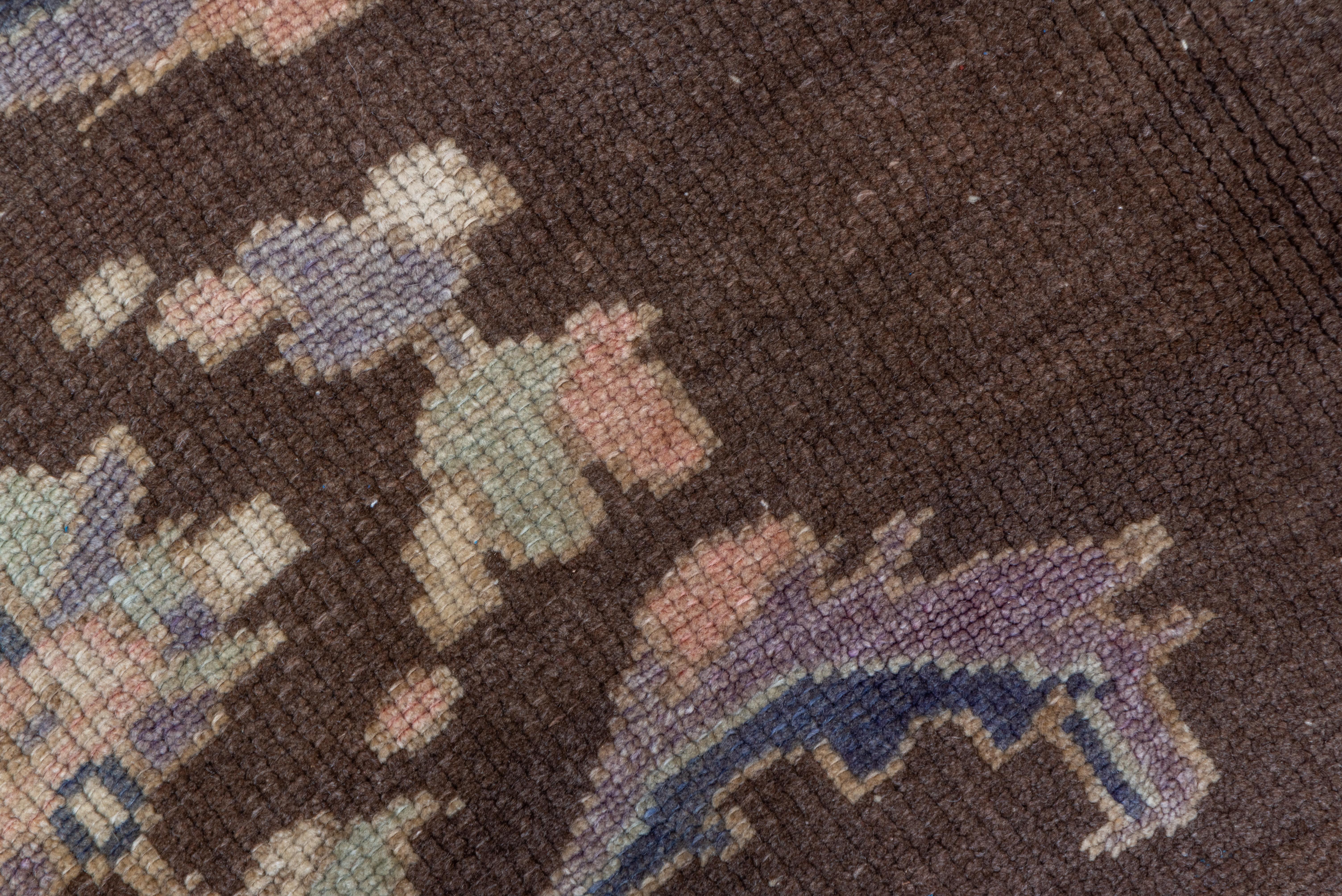 Türkischer Kars-Teppich im Vintage-Stil, lavendelfarbene Bordüre, lavendelfarbene und hellgrüne Akzente (Mitte des 20. Jahrhunderts)