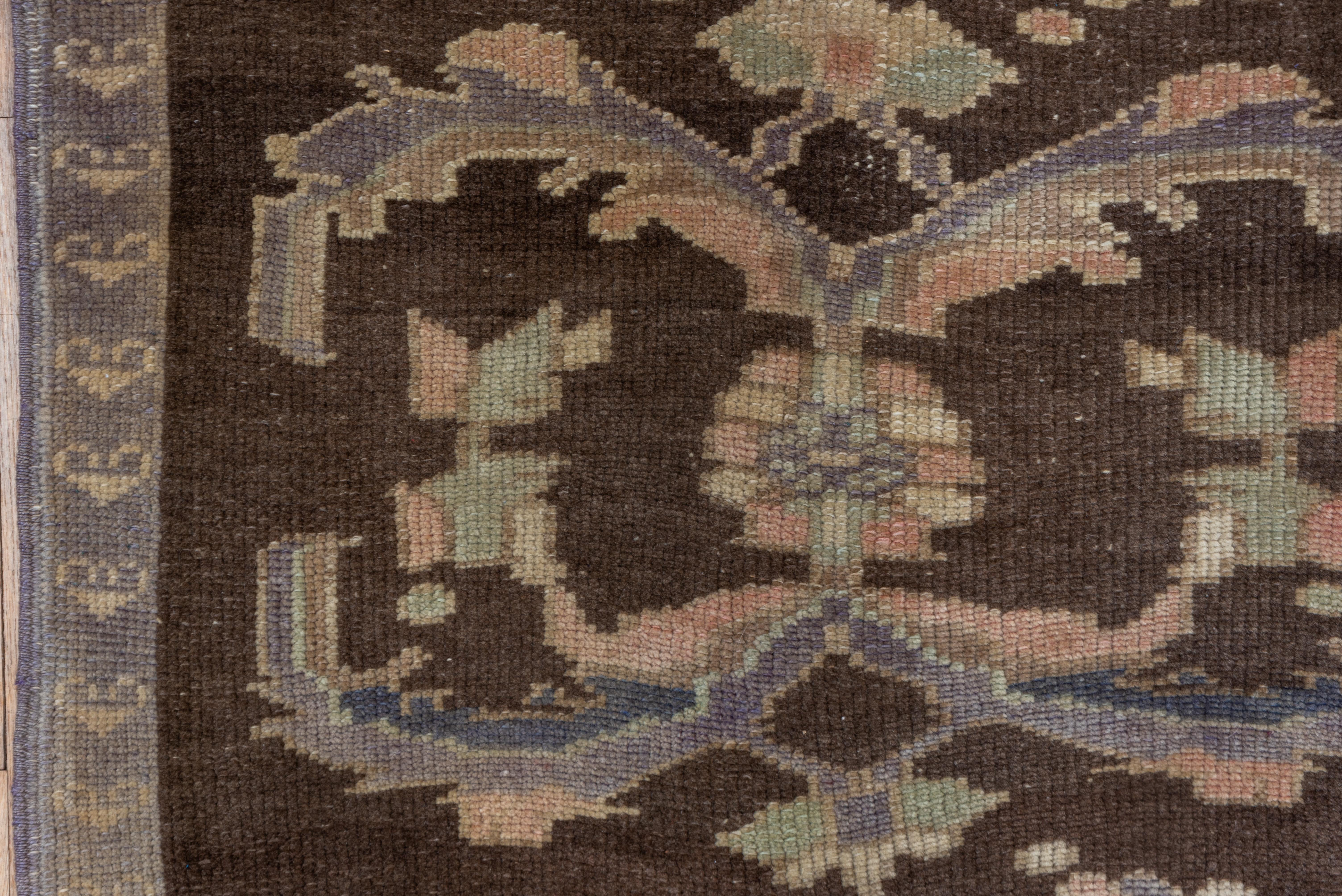 Türkischer Kars-Teppich im Vintage-Stil, lavendelfarbene Bordüre, lavendelfarbene und hellgrüne Akzente (Wolle)