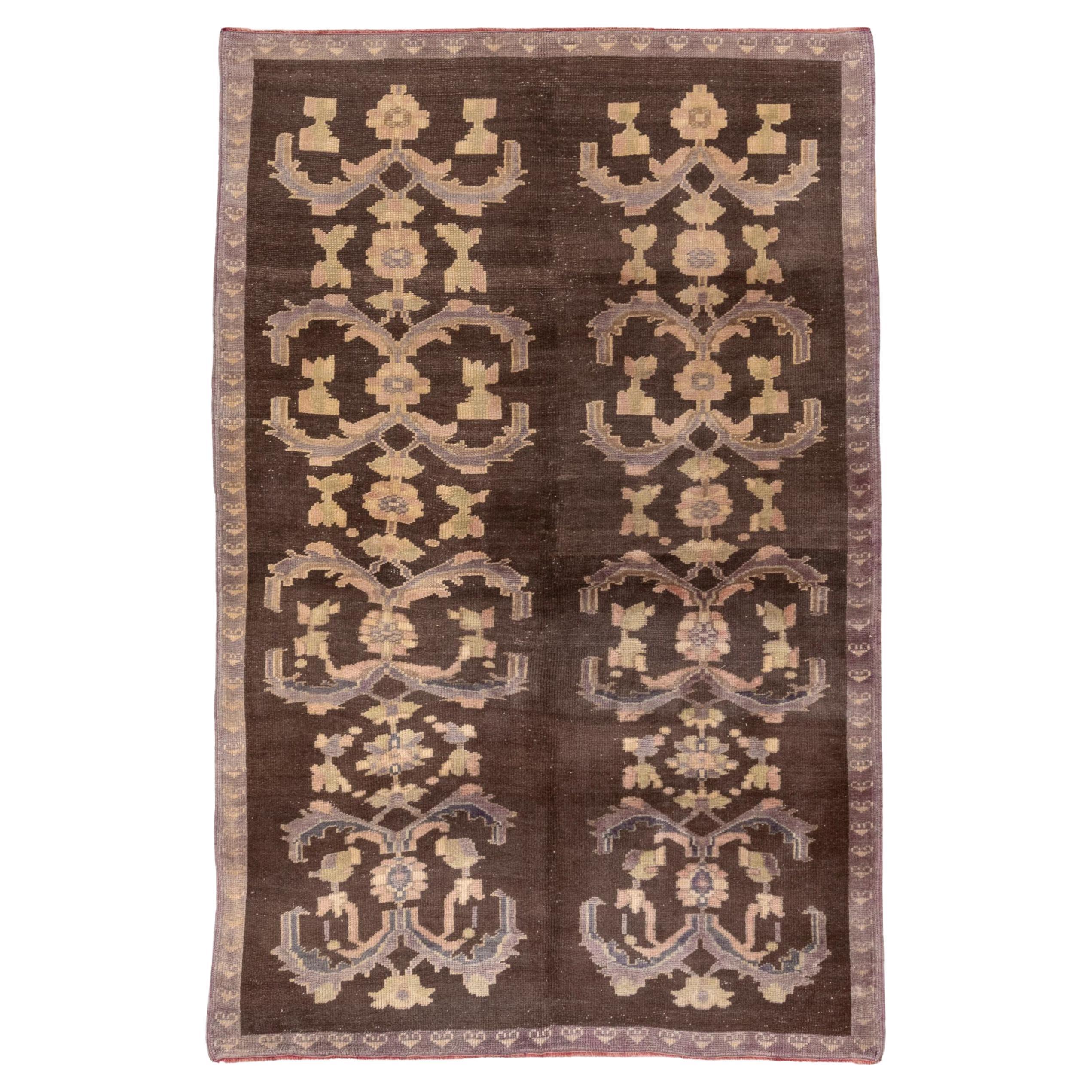 Türkischer Kars-Teppich im Vintage-Stil, lavendelfarbene Bordüre, lavendelfarbene und hellgrüne Akzente