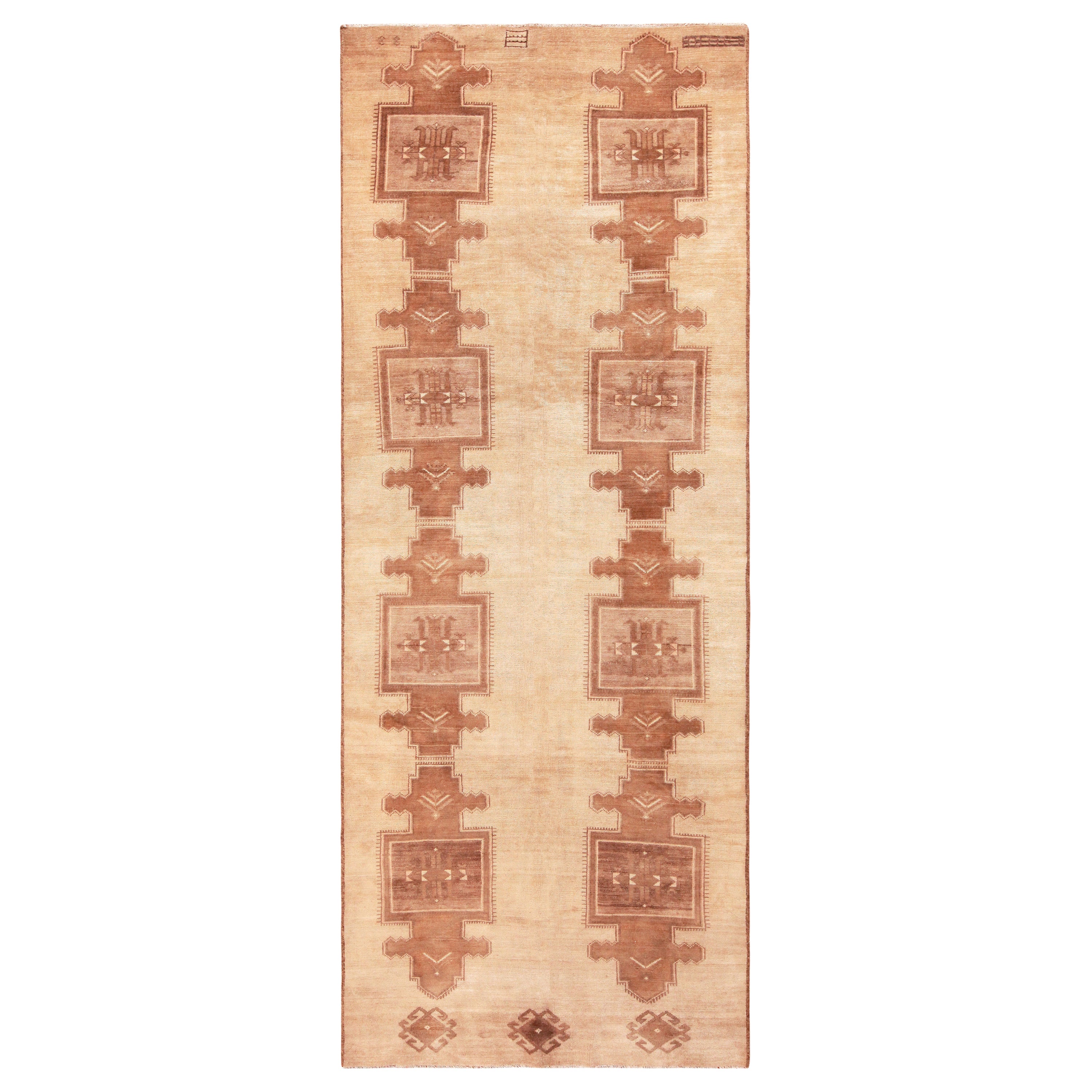 Tappeto vintage di Kars. Dimensioni: 5 ft 2 in x 13 ft 6 in