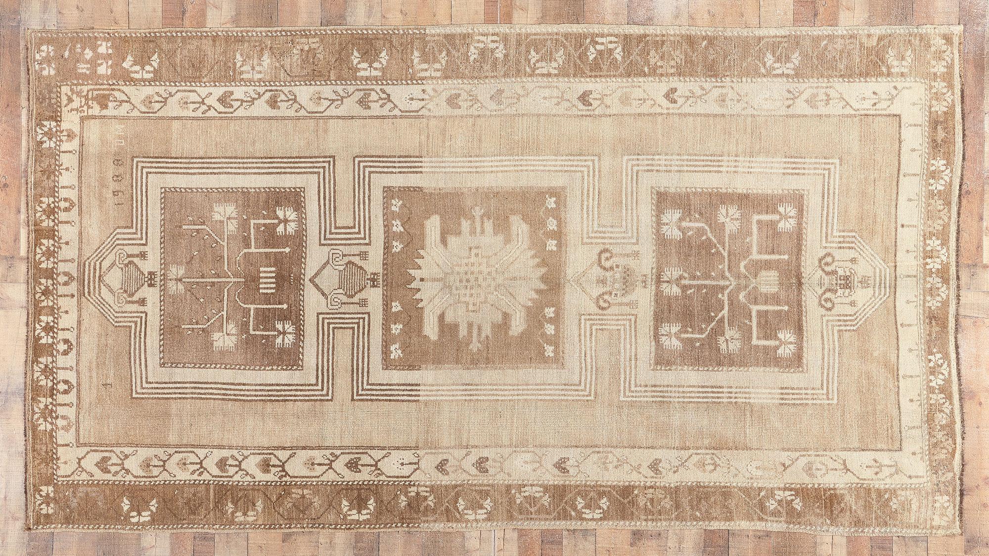Vintage Turkish Kars Rug Warm Earth-Tone Colors In Good Condition For Sale In Dallas, TX