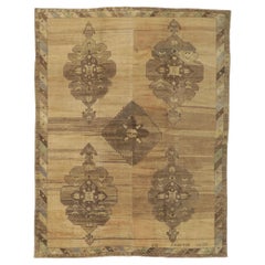 Türkischer Kars-Teppich im Mid-Century Modern-Stil mit warmen, neutralen Farben, Vintage