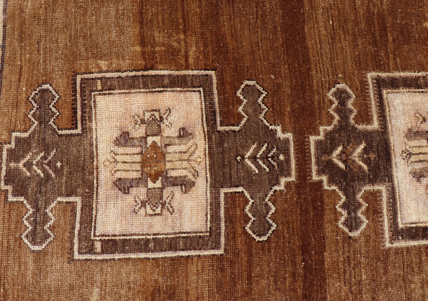 Tapis Kars turc vintage avec des tons doux de brun, beige et crème 7'6 x 11'5 en vente 5