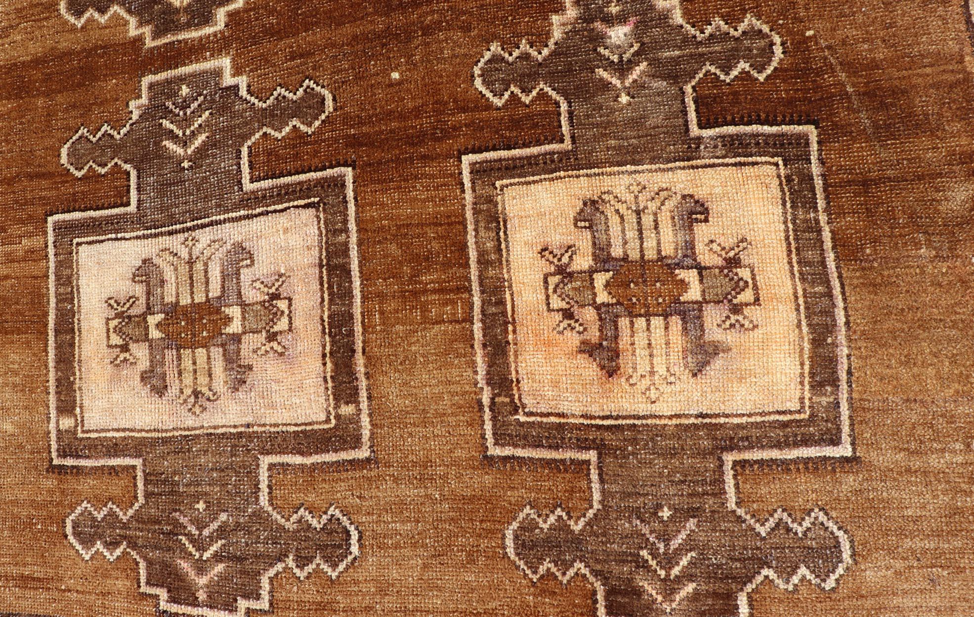 Tapis Kars turc vintage avec des tons doux de brun, beige et crème 7'6 x 11'5 en vente 6