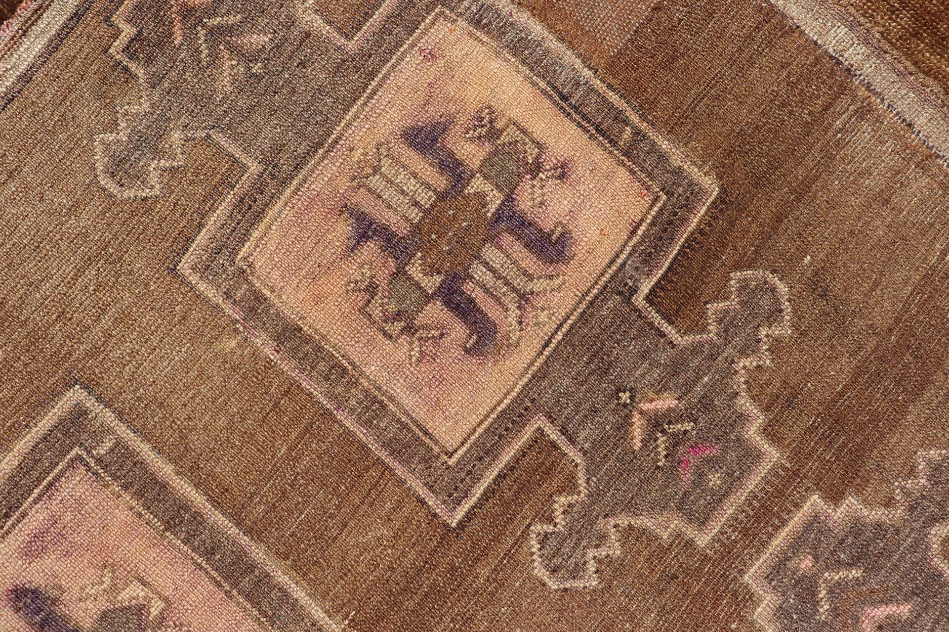 Tapis Kars turc vintage avec des tons doux de brun, beige et crème 7'6 x 11'5 en vente 7